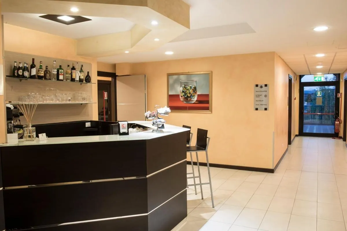 Restaurant/places to eat in Hotel Corte Business