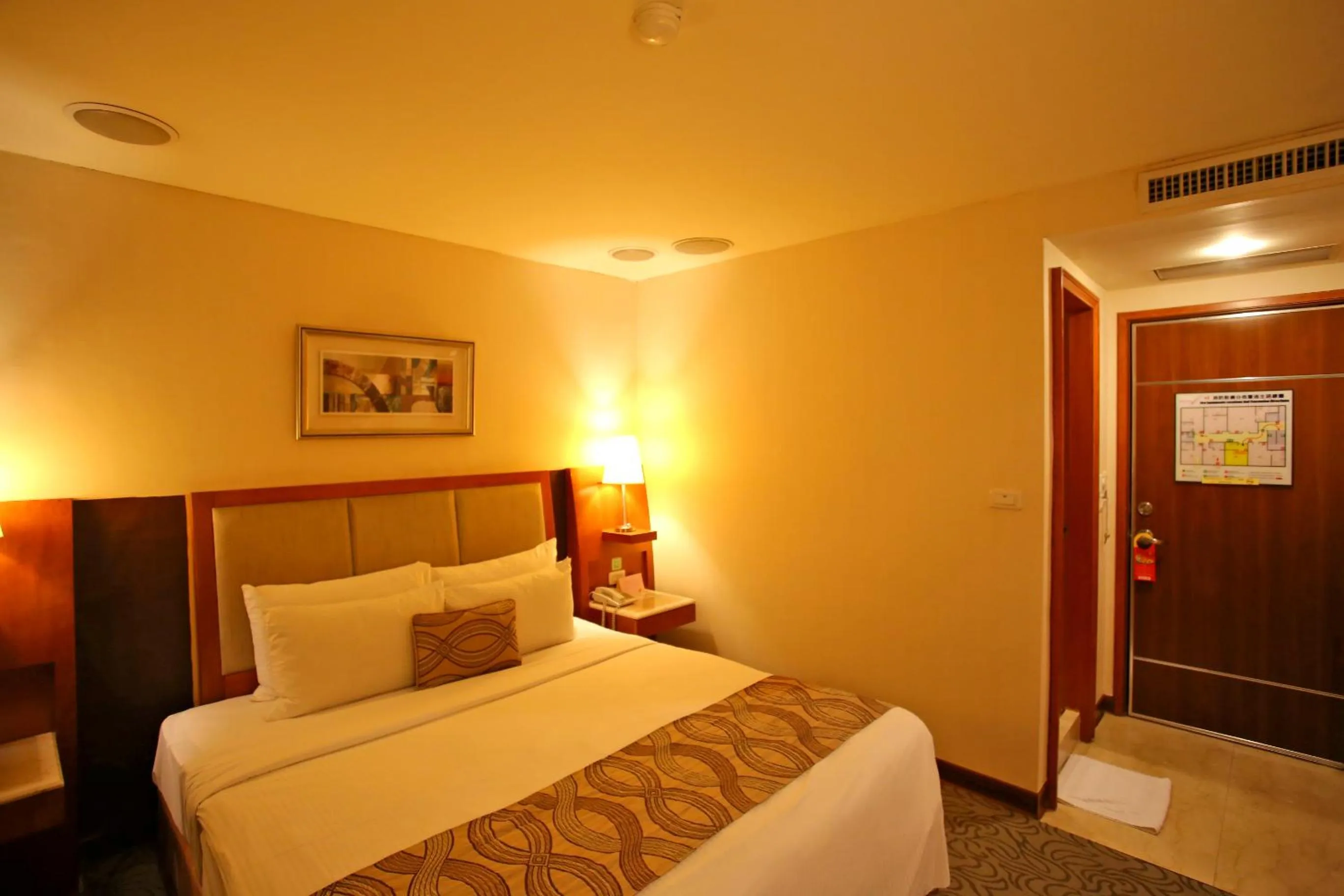 Bedroom, Bed in Elegance Hotel