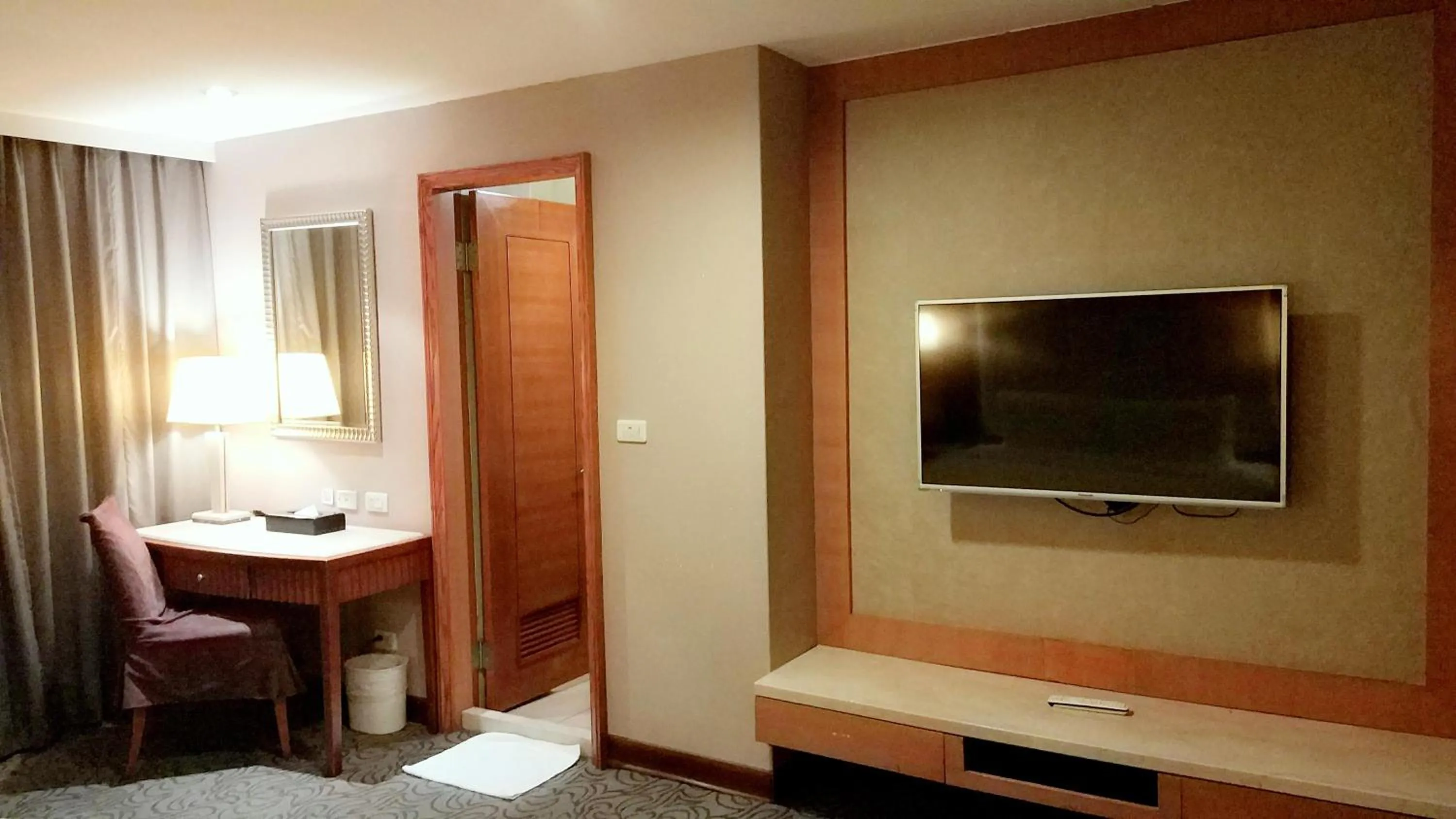 TV and multimedia in Elegance Hotel