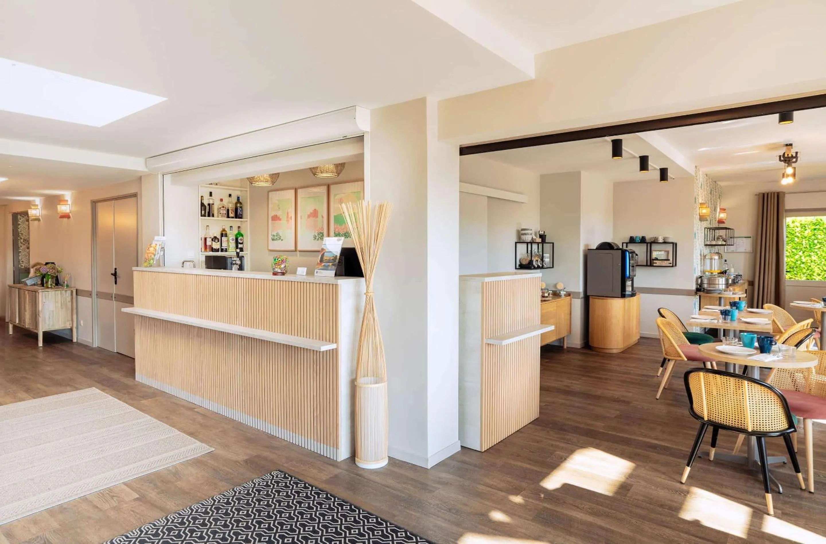 Lobby or reception in Sure Hotel by Best Western Sarlat-la-Canéda