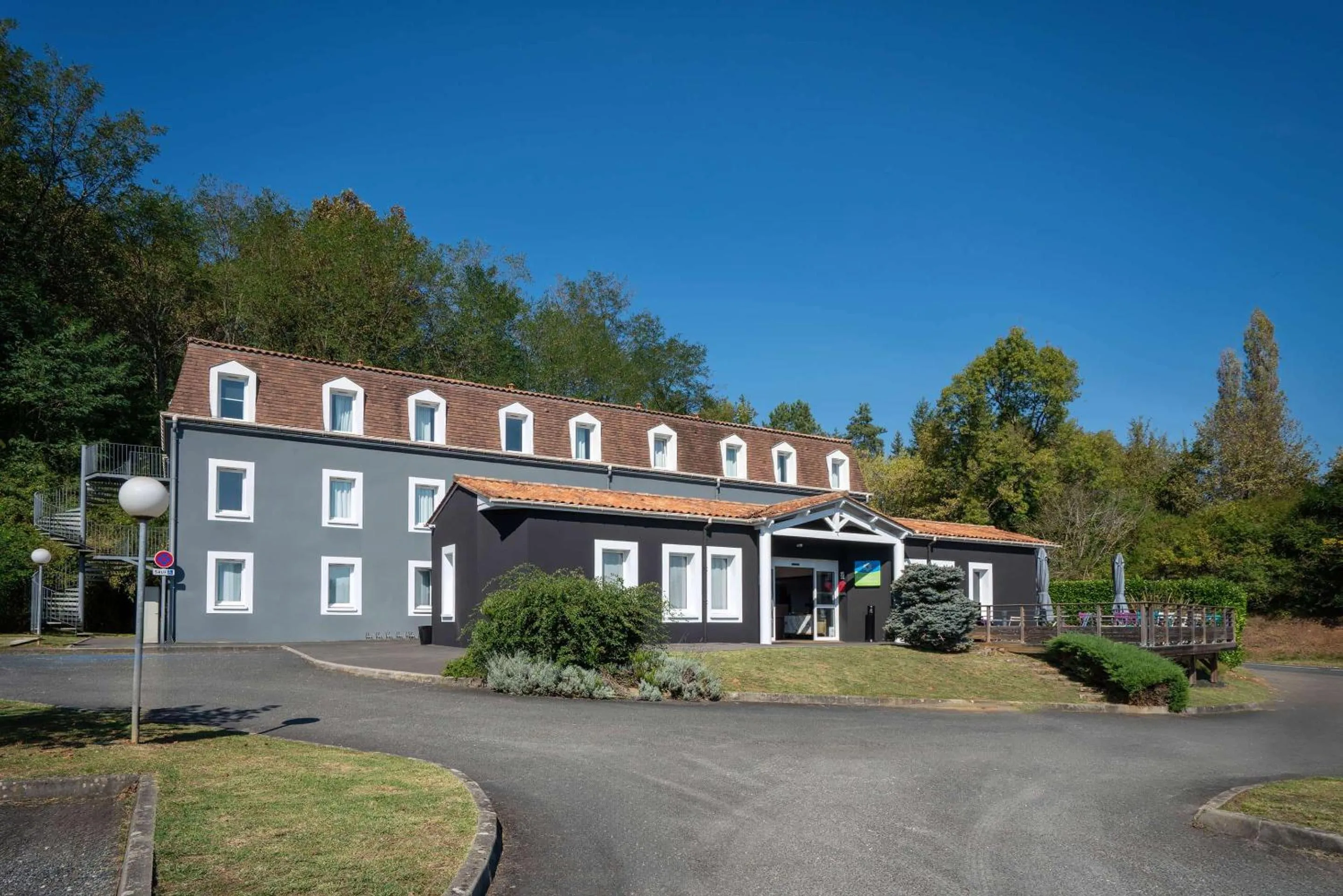 Property building in Sure Hotel by Best Western Sarlat-la-Canéda