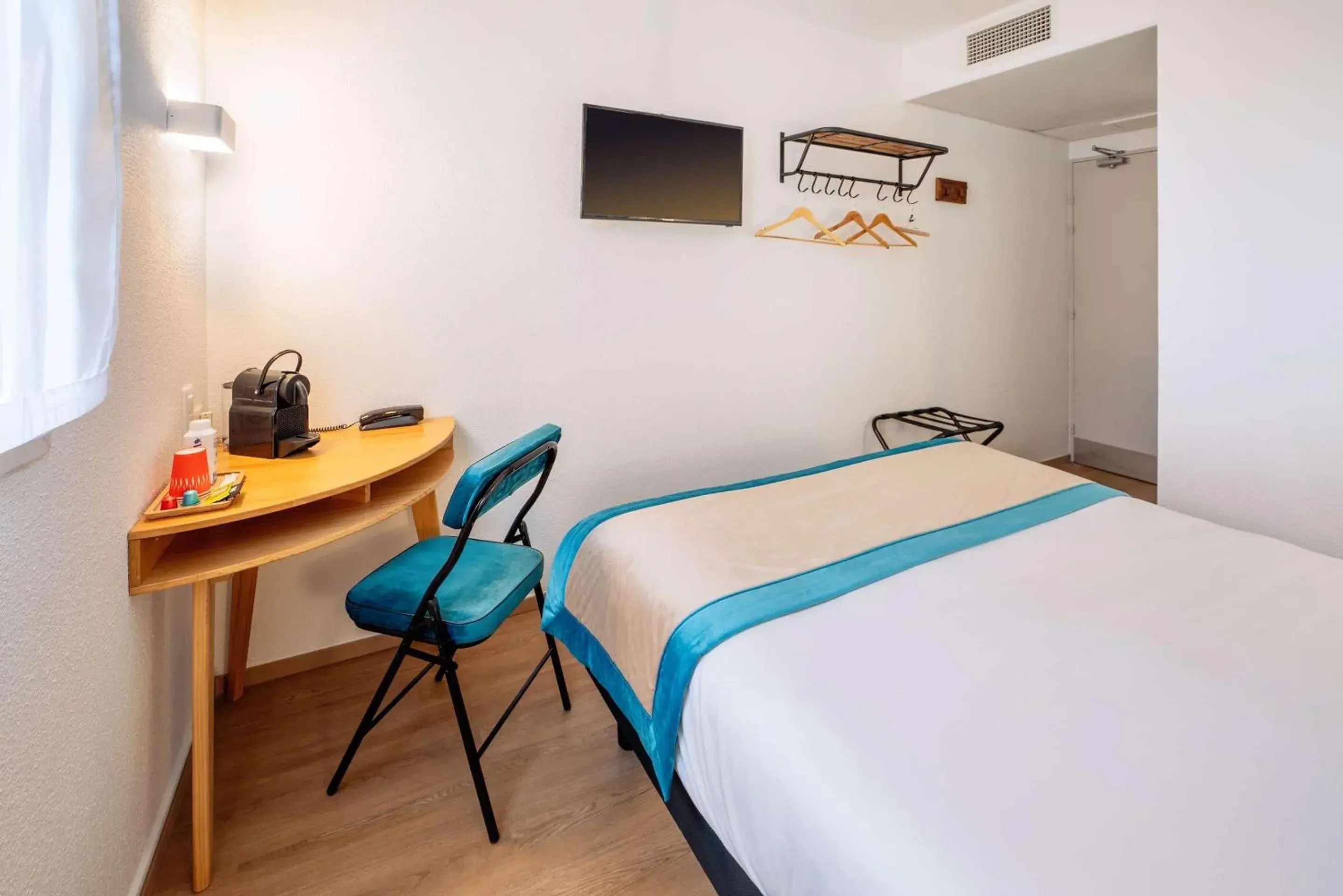 Bedroom, Bed in Sure Hotel by Best Western Sarlat-la-Canéda Bedroom, Bed in Sure Hotel by Best Western Sarlat-la-Canéda