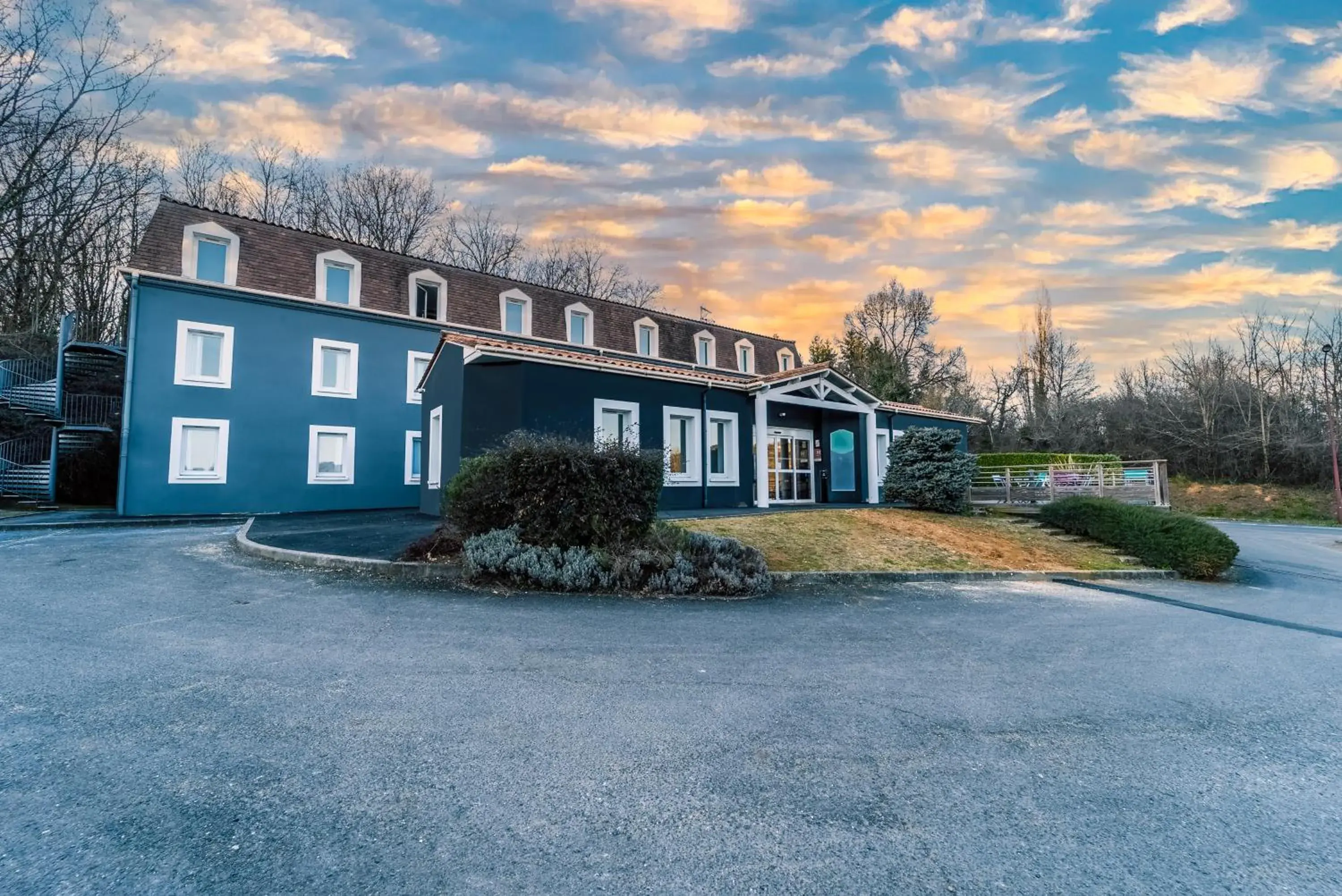 Property building in Sure Hotel by Best Western Sarlat-la-Canéda Property building in Sure Hotel by Best Western Sarlat-la-Canéda