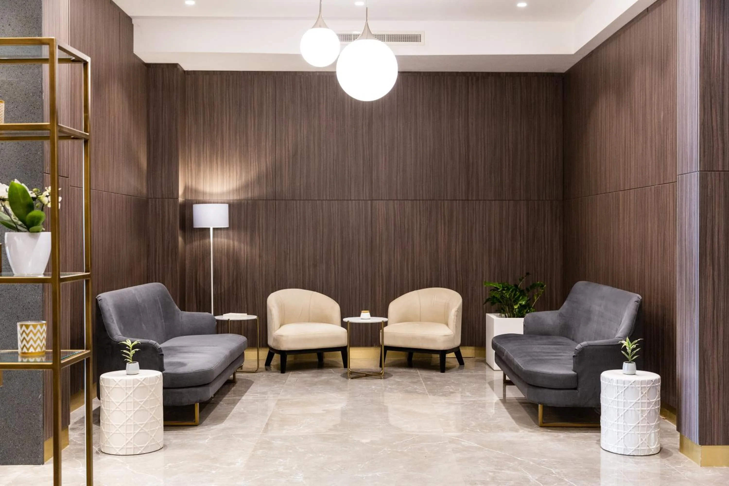 Lobby or reception in 115 The Strand Hotel by NEU Collective