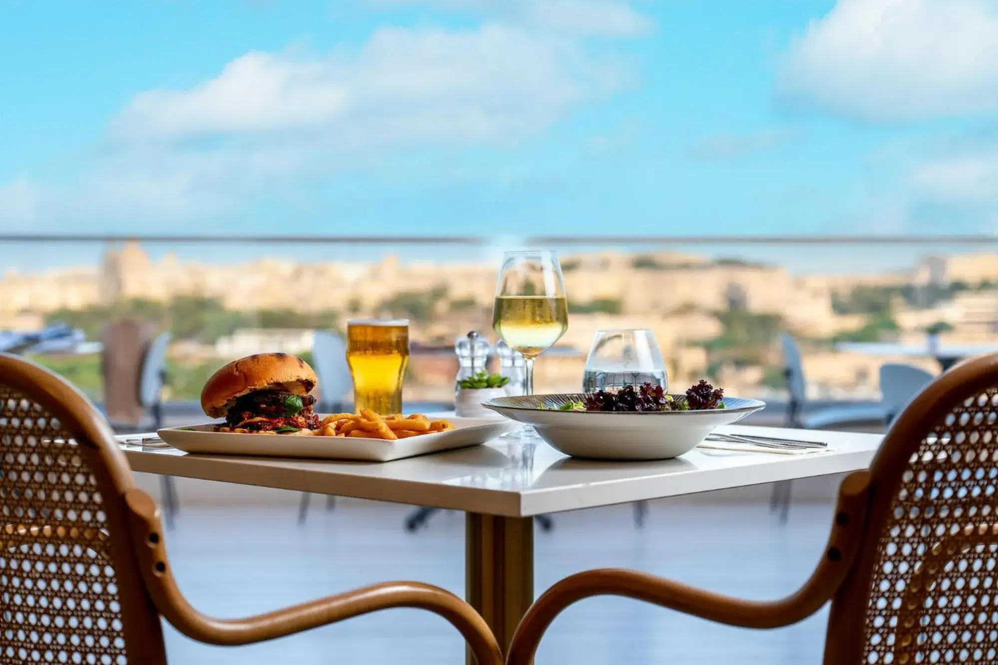 Lounge or bar in 115 The Strand Hotel by NEU Collective Lounge or bar in 115 The Strand Hotel by NEU Collective