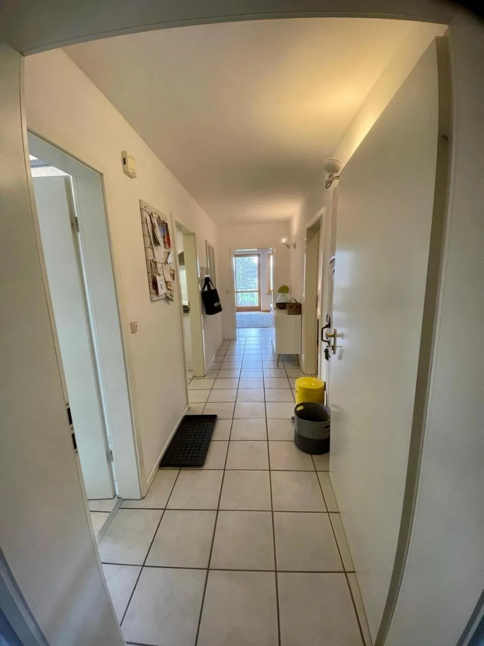 Photo of the whole room in Hinners-Hoff Apartments
