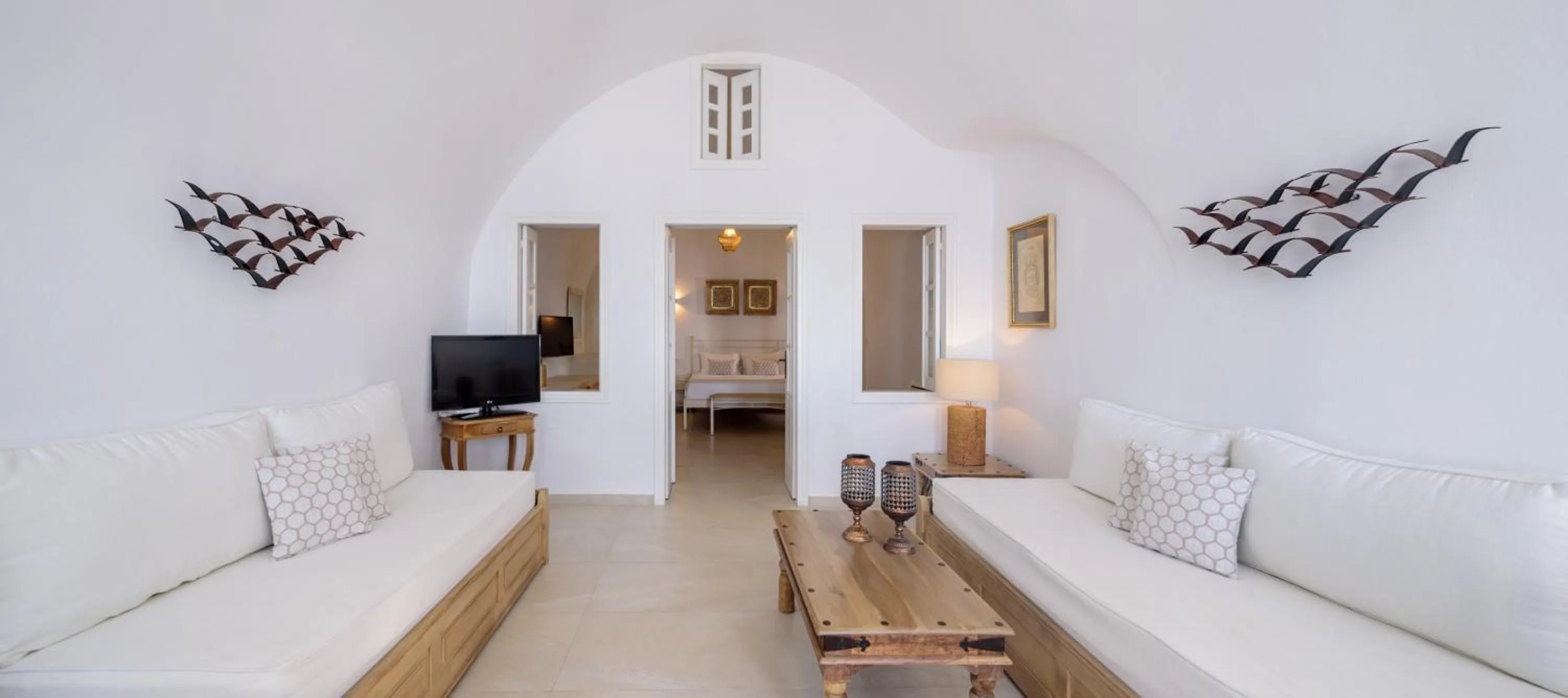 TV and multimedia in Kamares Apartments