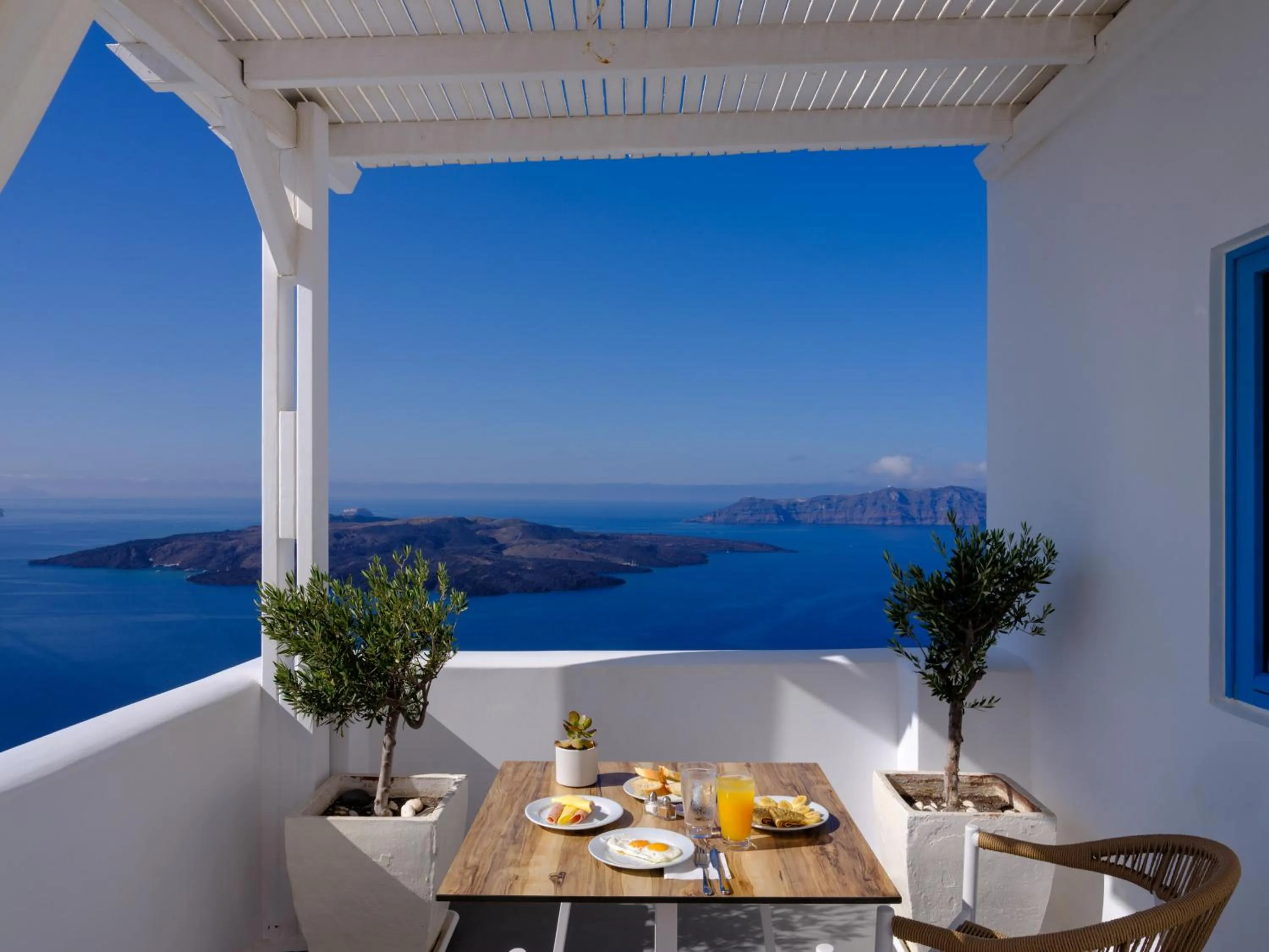 Day in Kamares Apartments