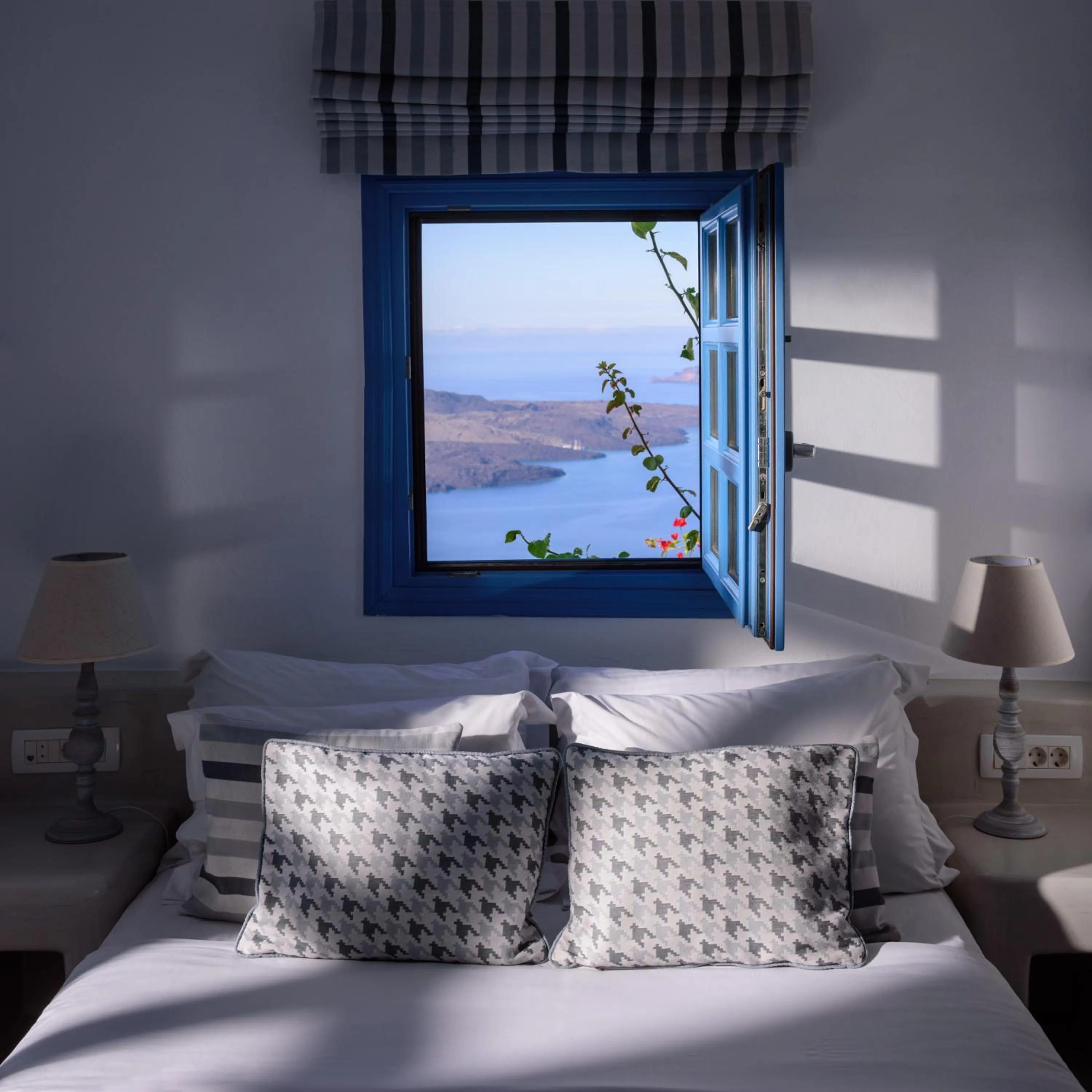 Bed in Kamares Apartments