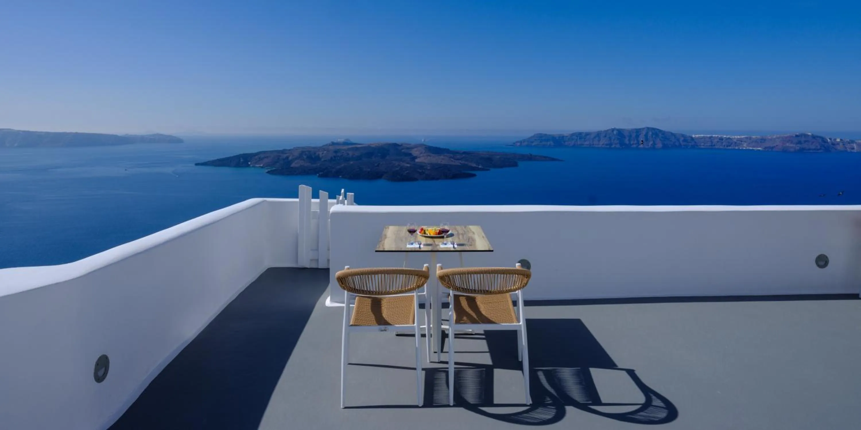 Day in Kamares Apartments