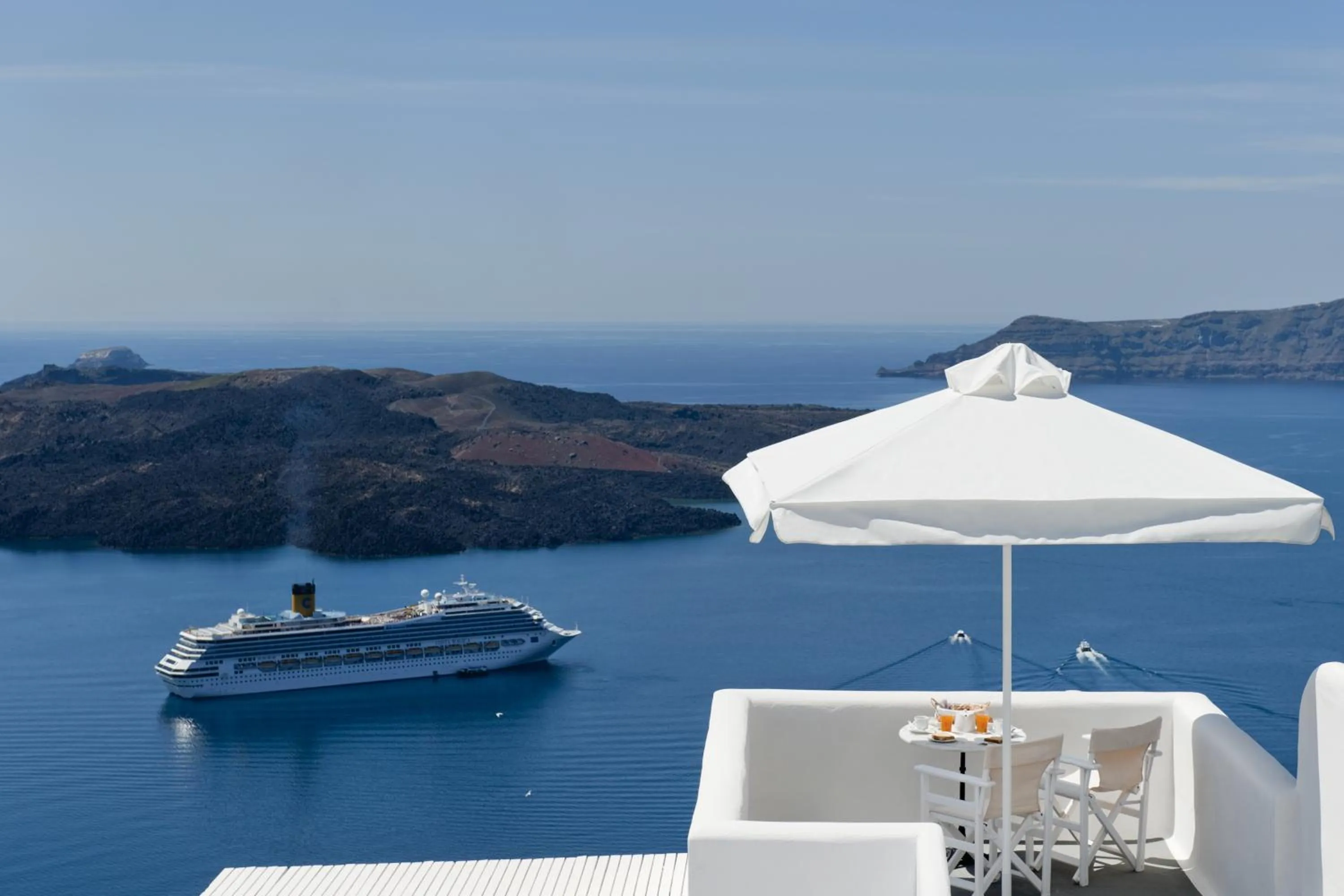 Day in Kamares Apartments