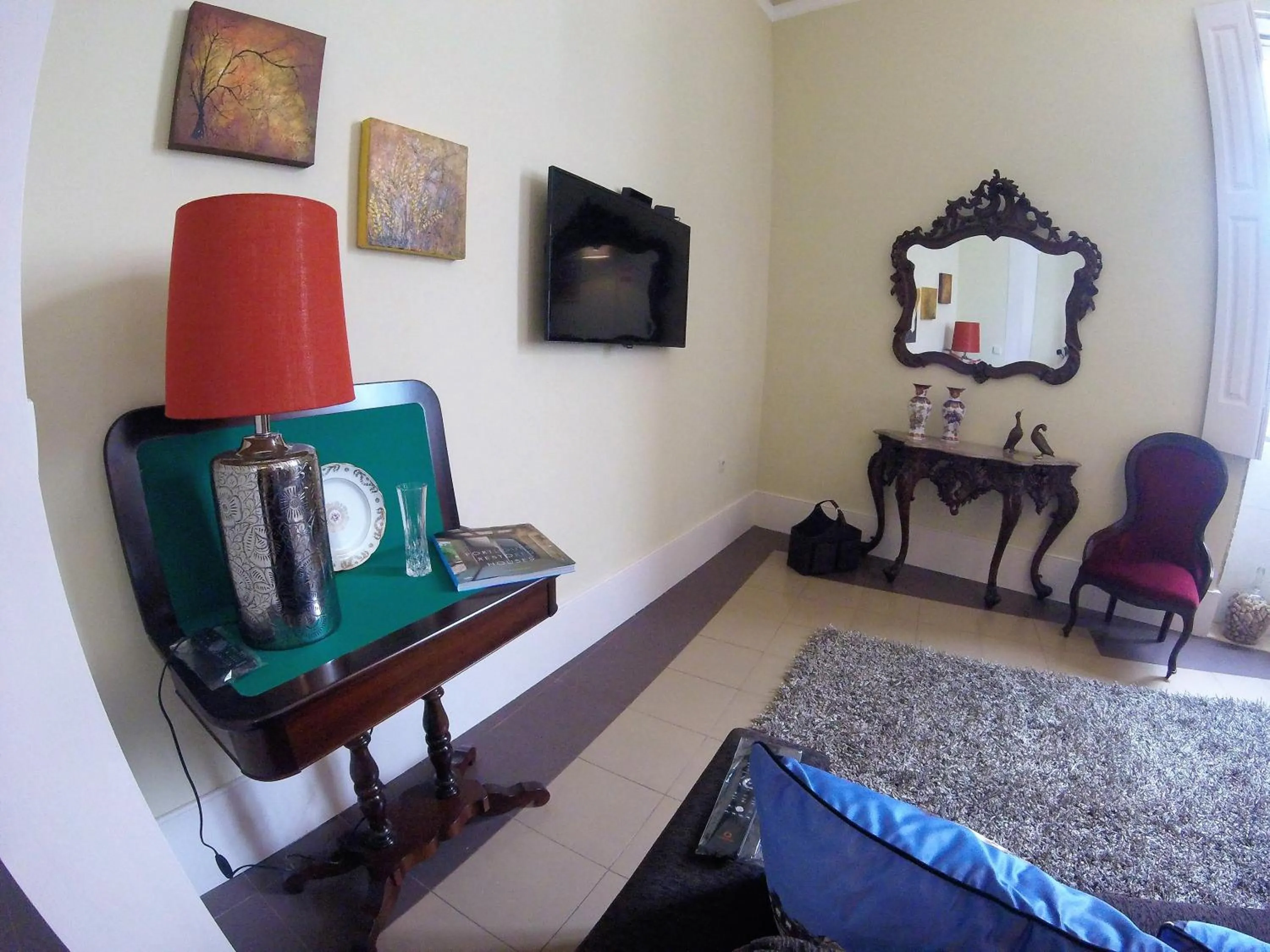 Communal lounge/ TV room in Dukes Corner Guest House