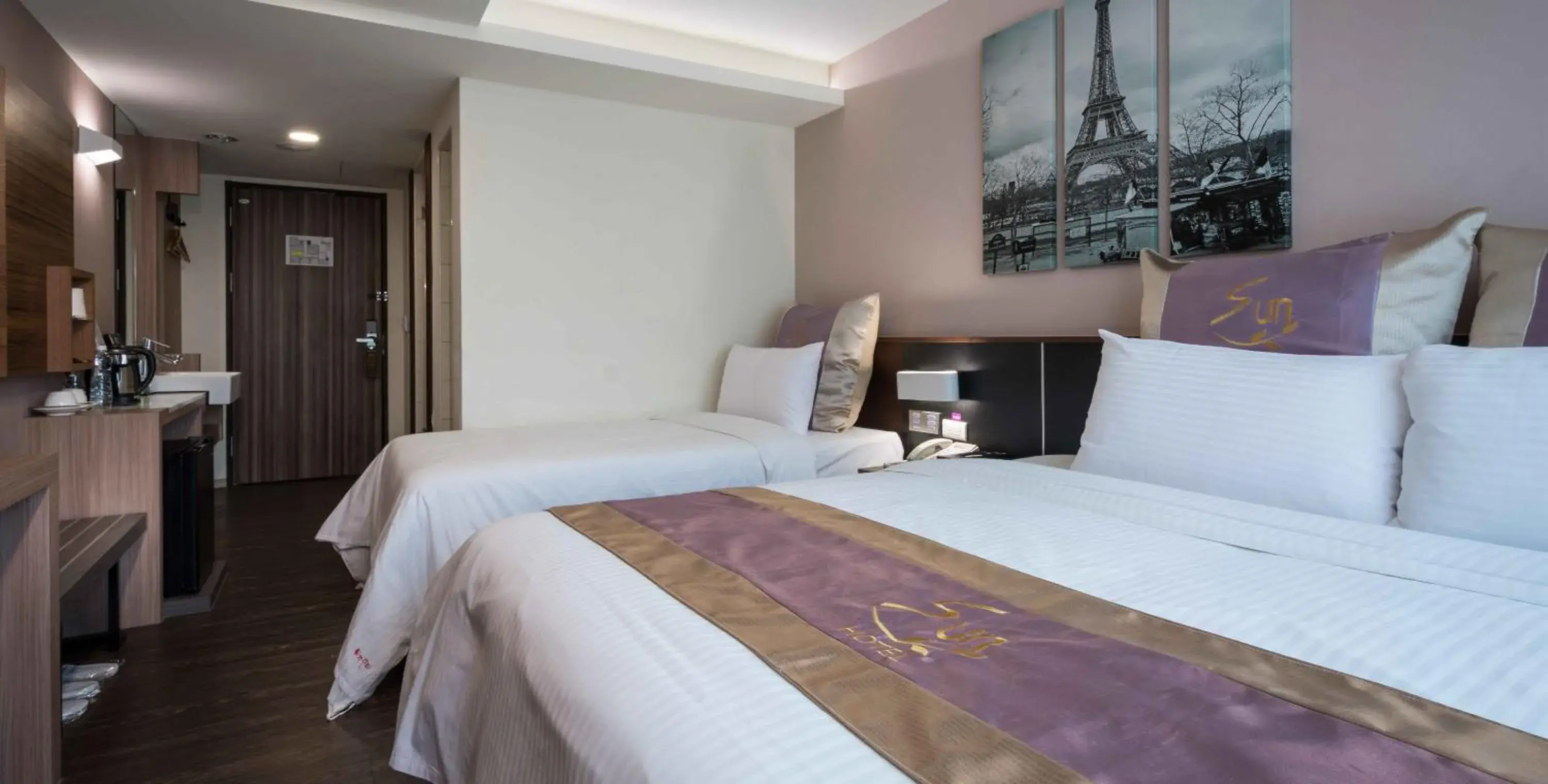 Bedroom, Bed in Sun Hotel Kaohsiung Bedroom, Bed in Sun Hotel Kaohsiung