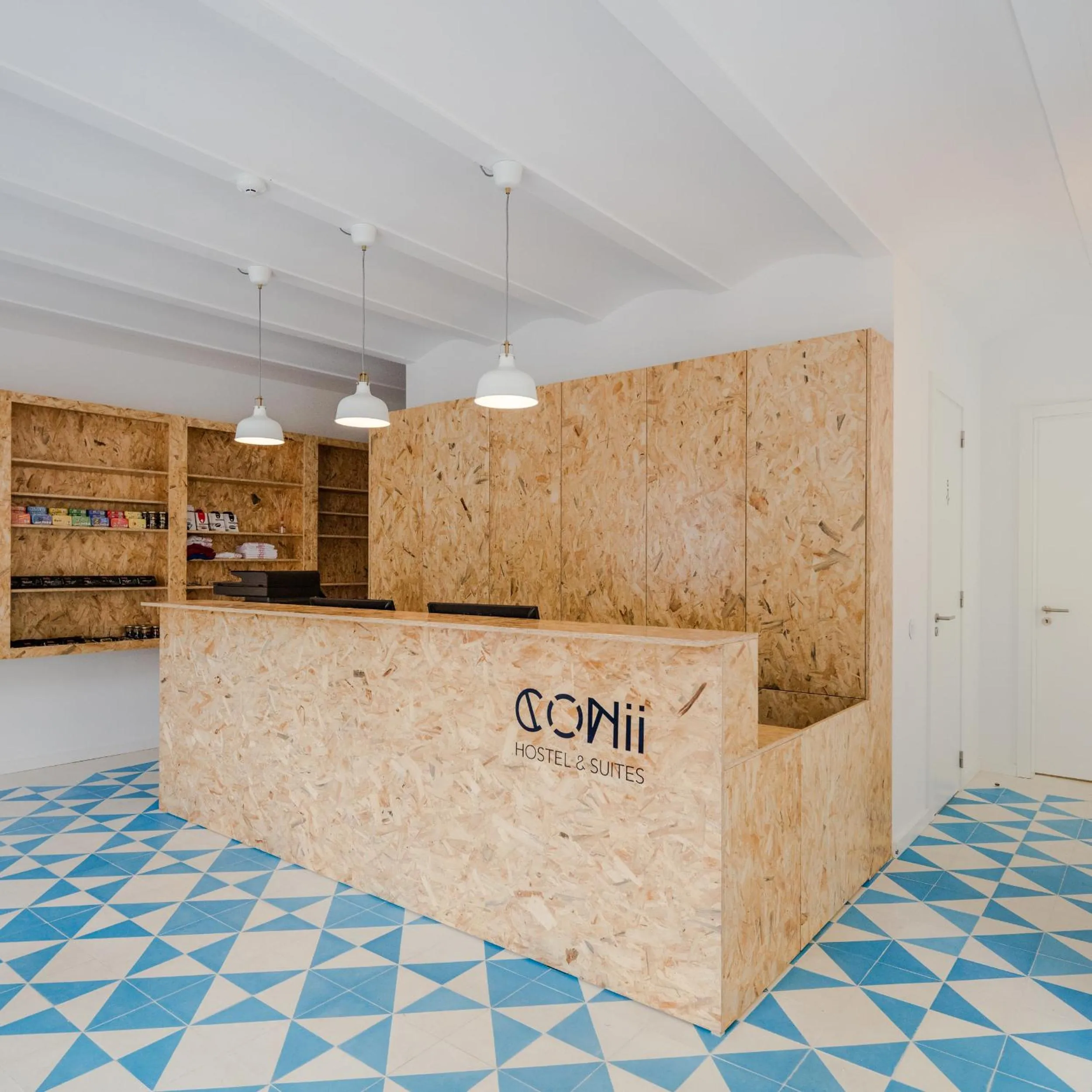 On-site shops in Hostel Conii & Suites Algarve