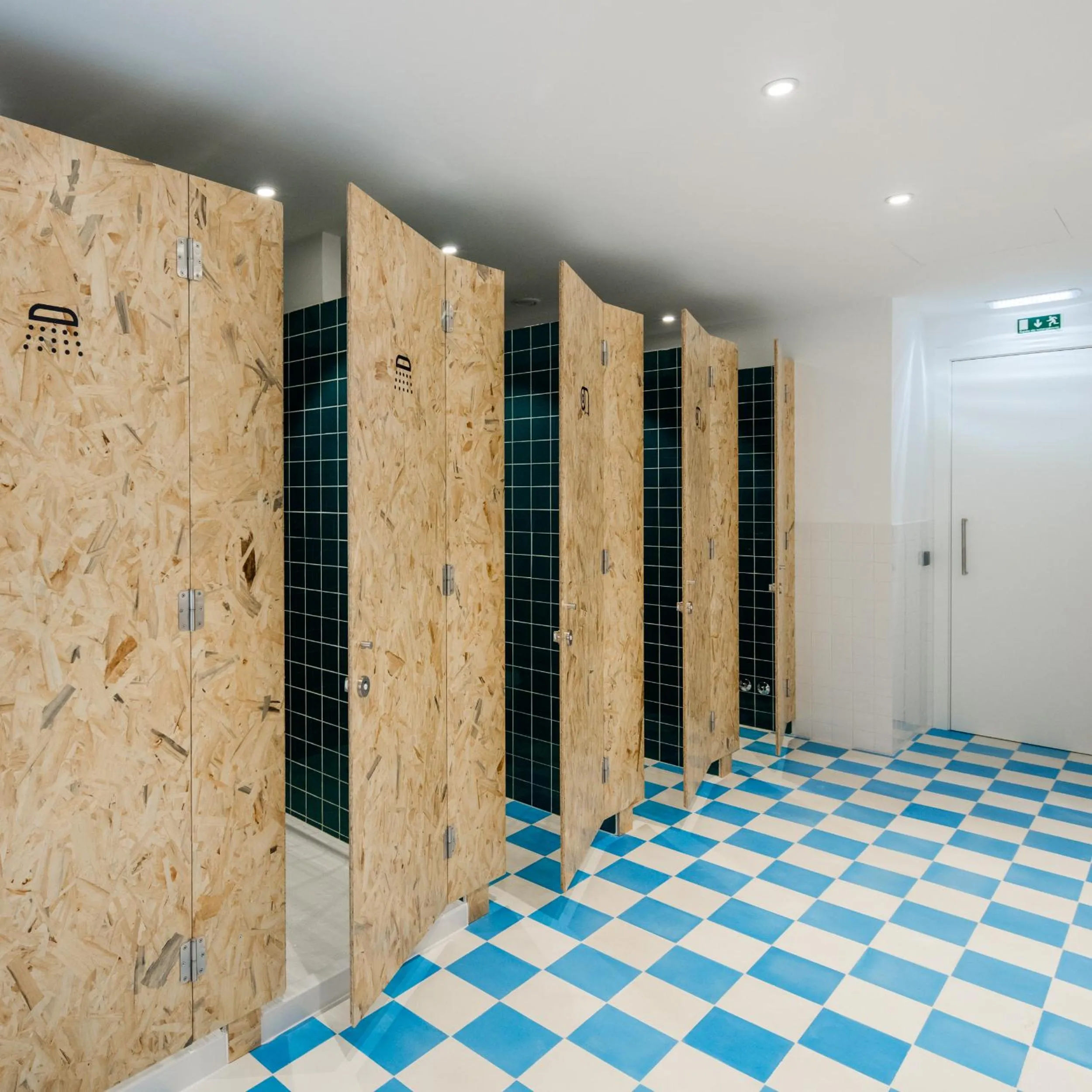 Shower in Hostel Conii & Suites Algarve