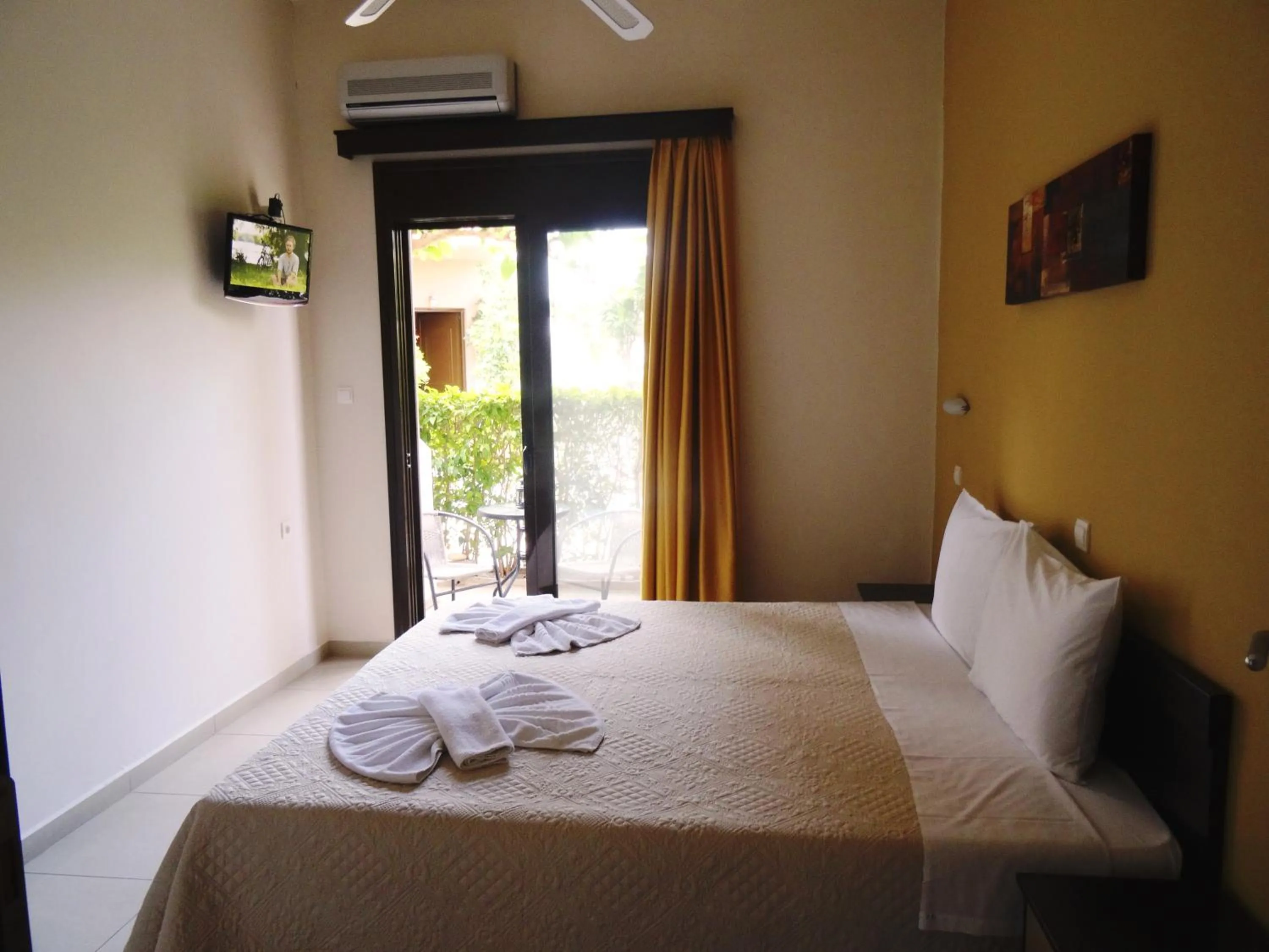 Day, Bed in Lito Apartments Paleochora