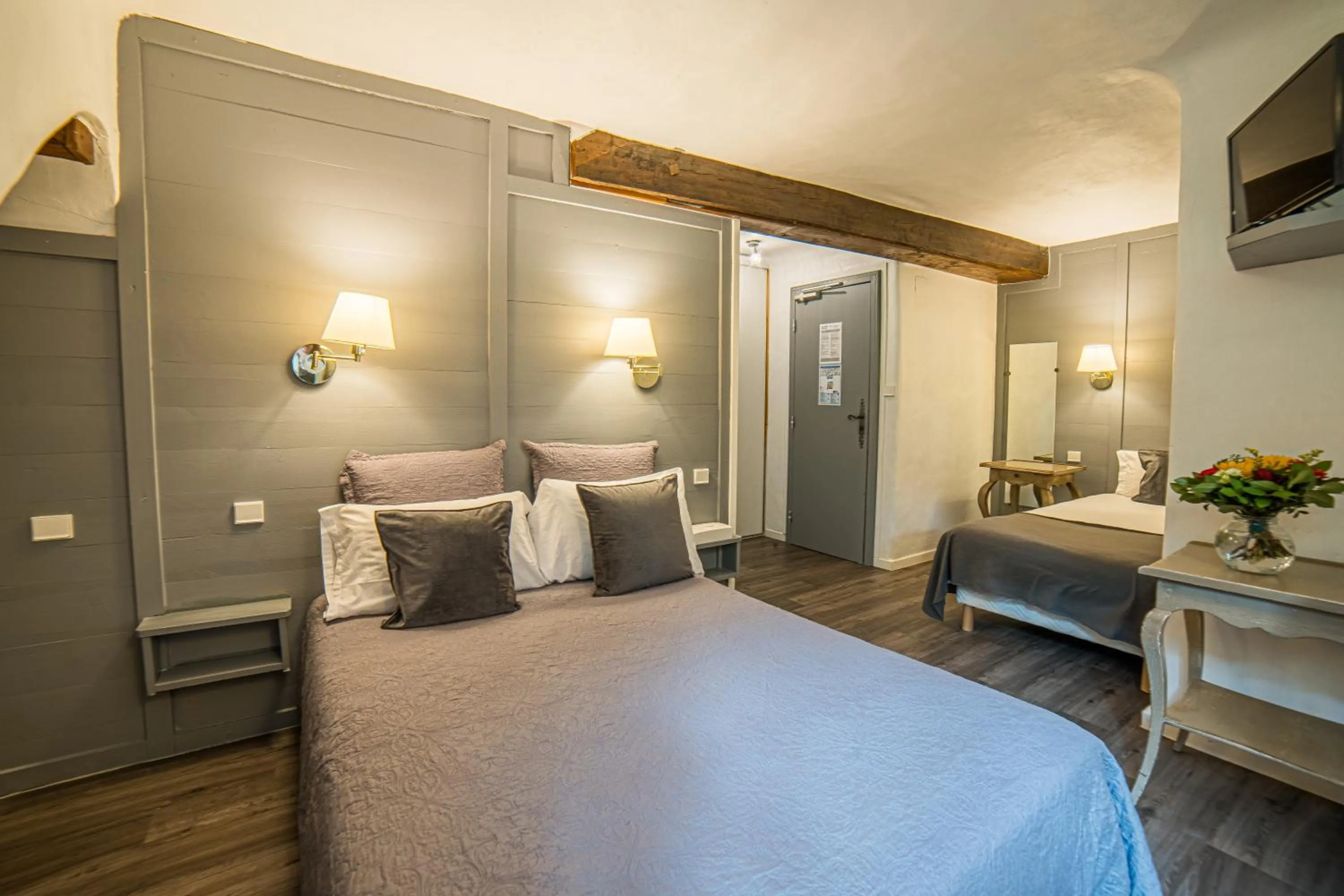 Bed in Hôtel Le Belvédère