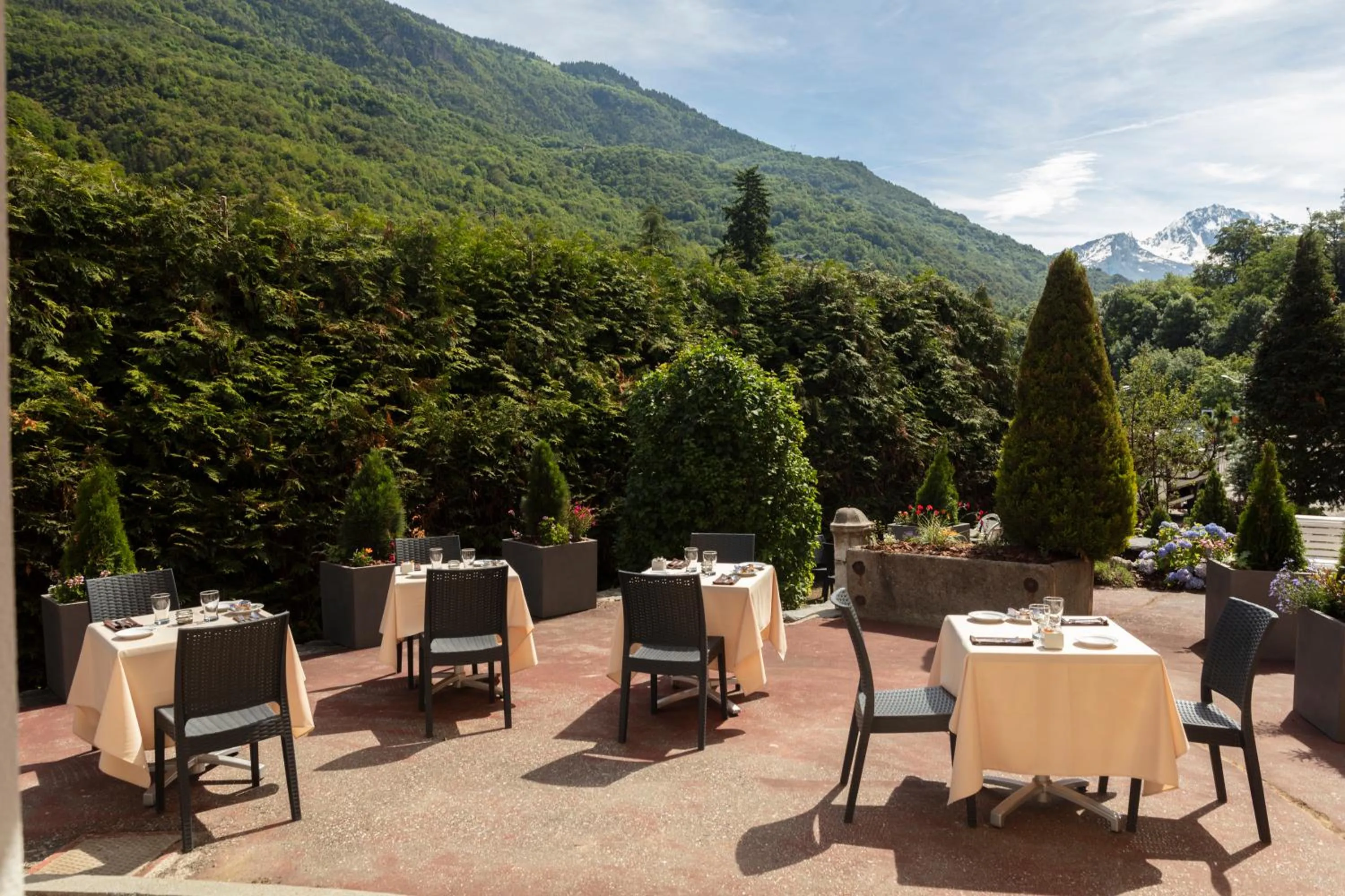 Patio in Hôtel Le Belvédère