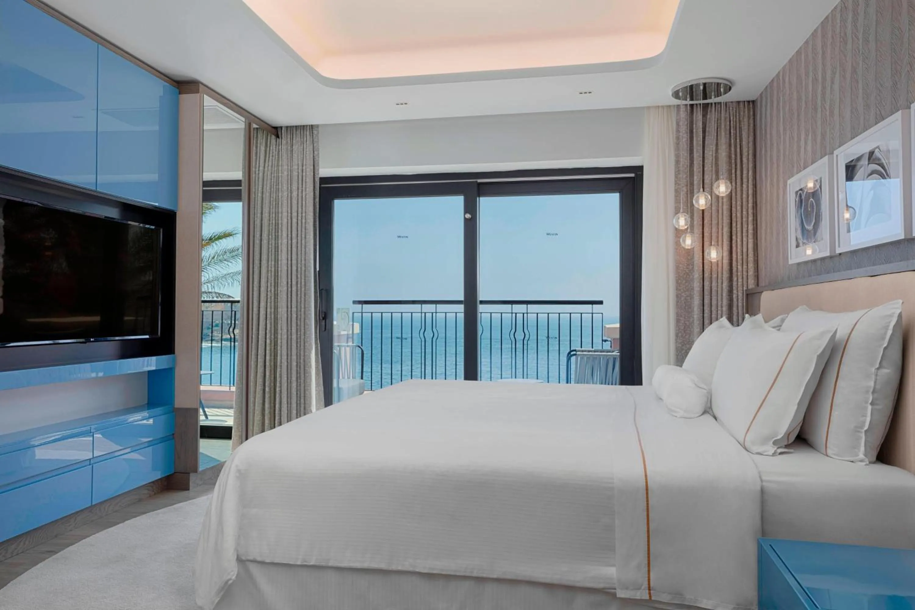 Bedroom, Bed in The Westin Dragonara Resort, Malta