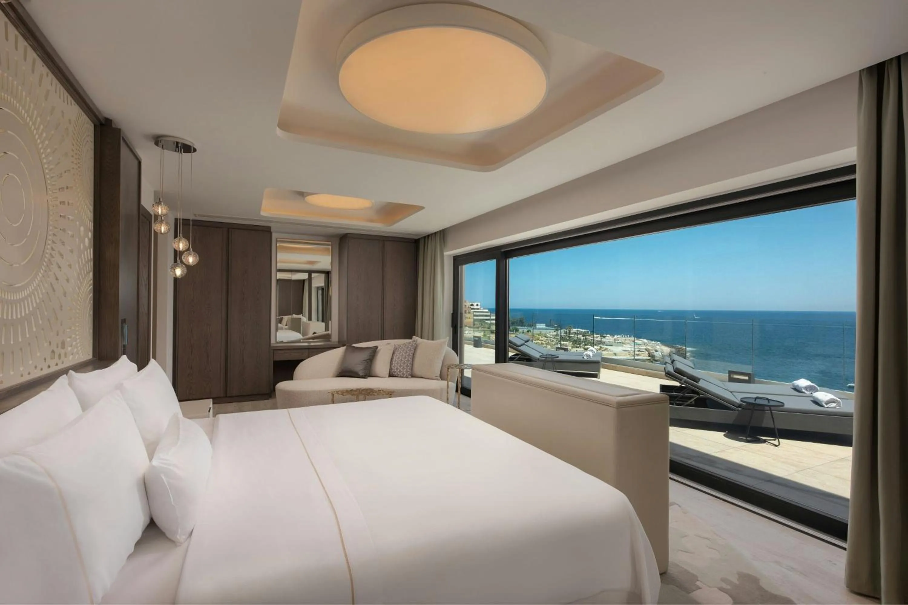 Bedroom, Bed in The Westin Dragonara Resort, Malta