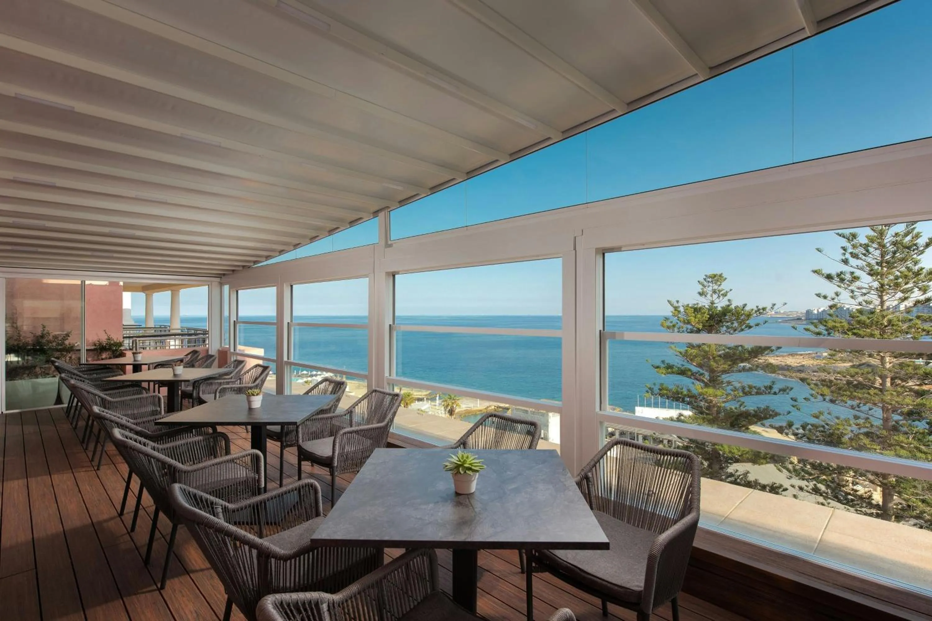 Lounge or bar in The Westin Dragonara Resort, Malta