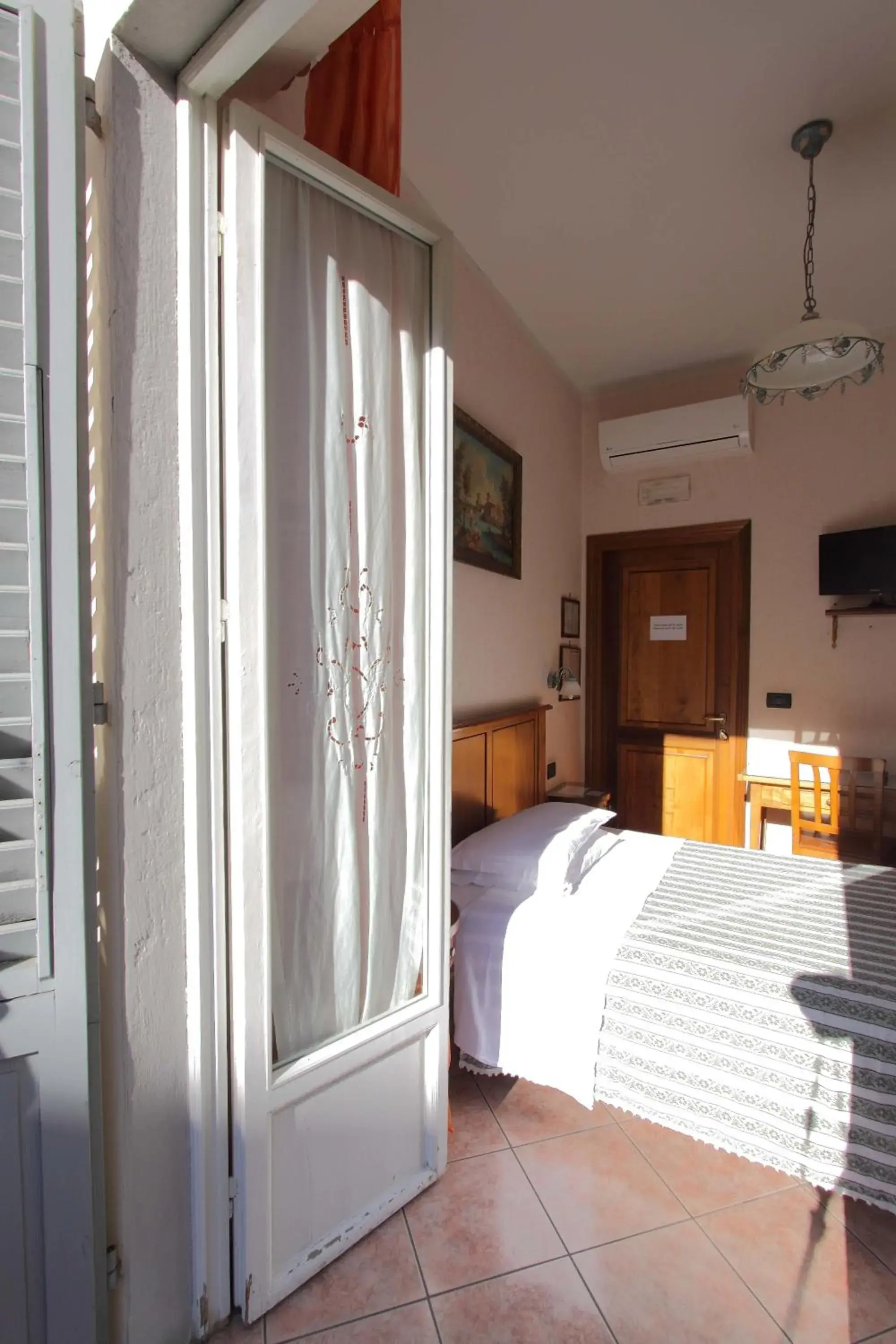 Small Double Room - single occupancy in Hotel Margaret Small Double Room - single occupancy in Hotel Margaret