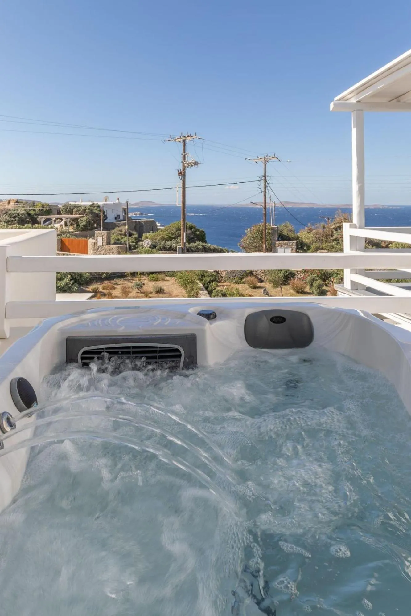 Hot Tub in Sea Wind Villas and Suites