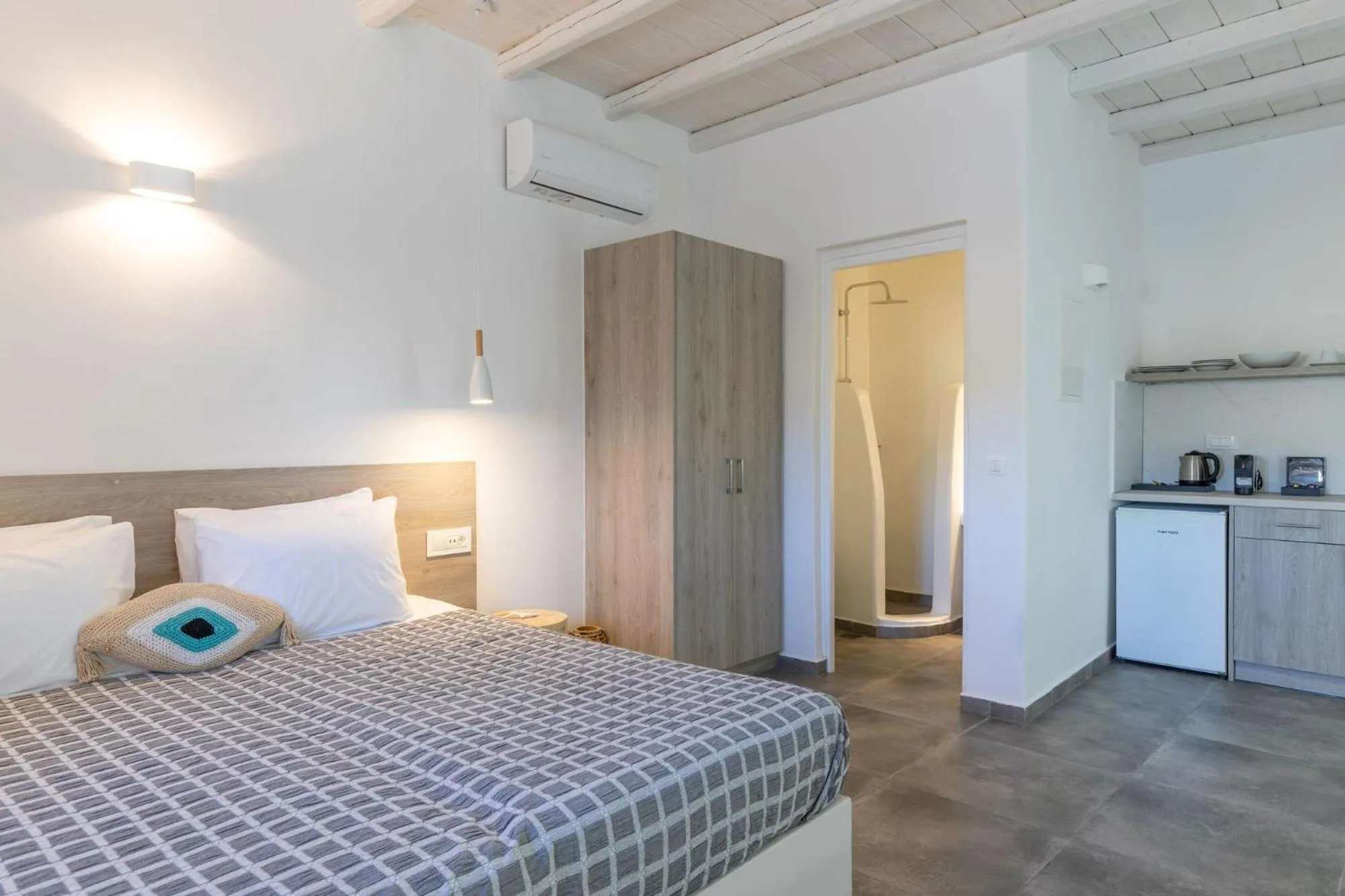 Shower, Bed in Sea Wind Villas and Suites