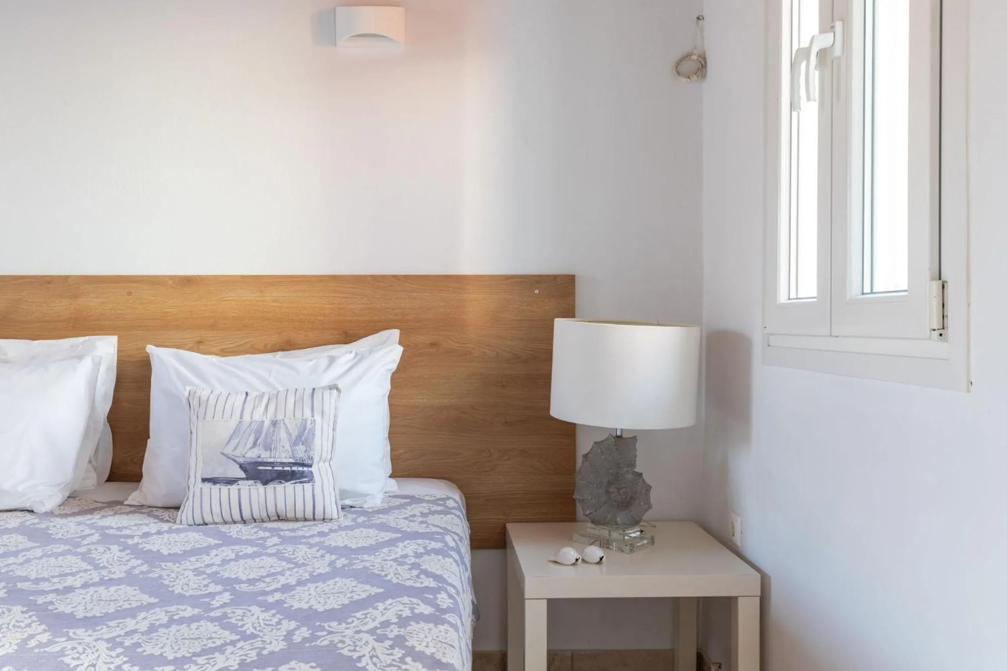 Bed in Sea Wind Villas and Suites