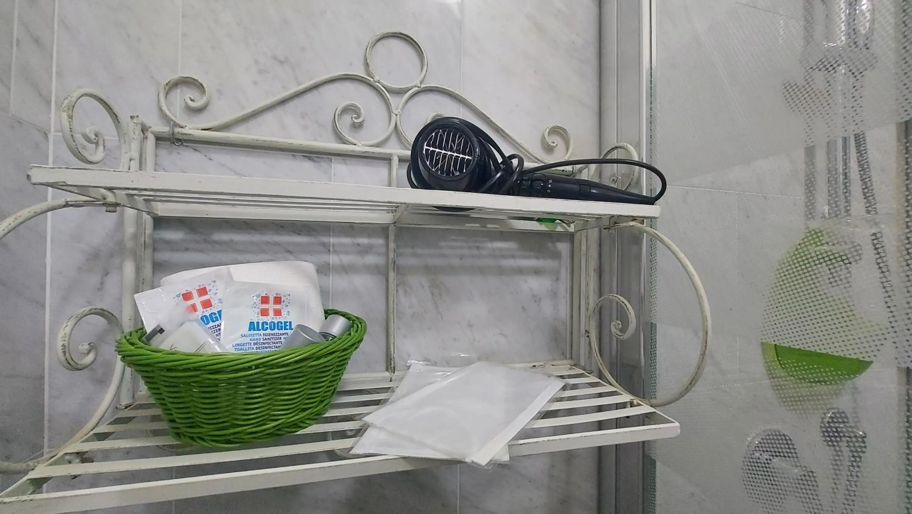 Shower in La Locandiera B&B