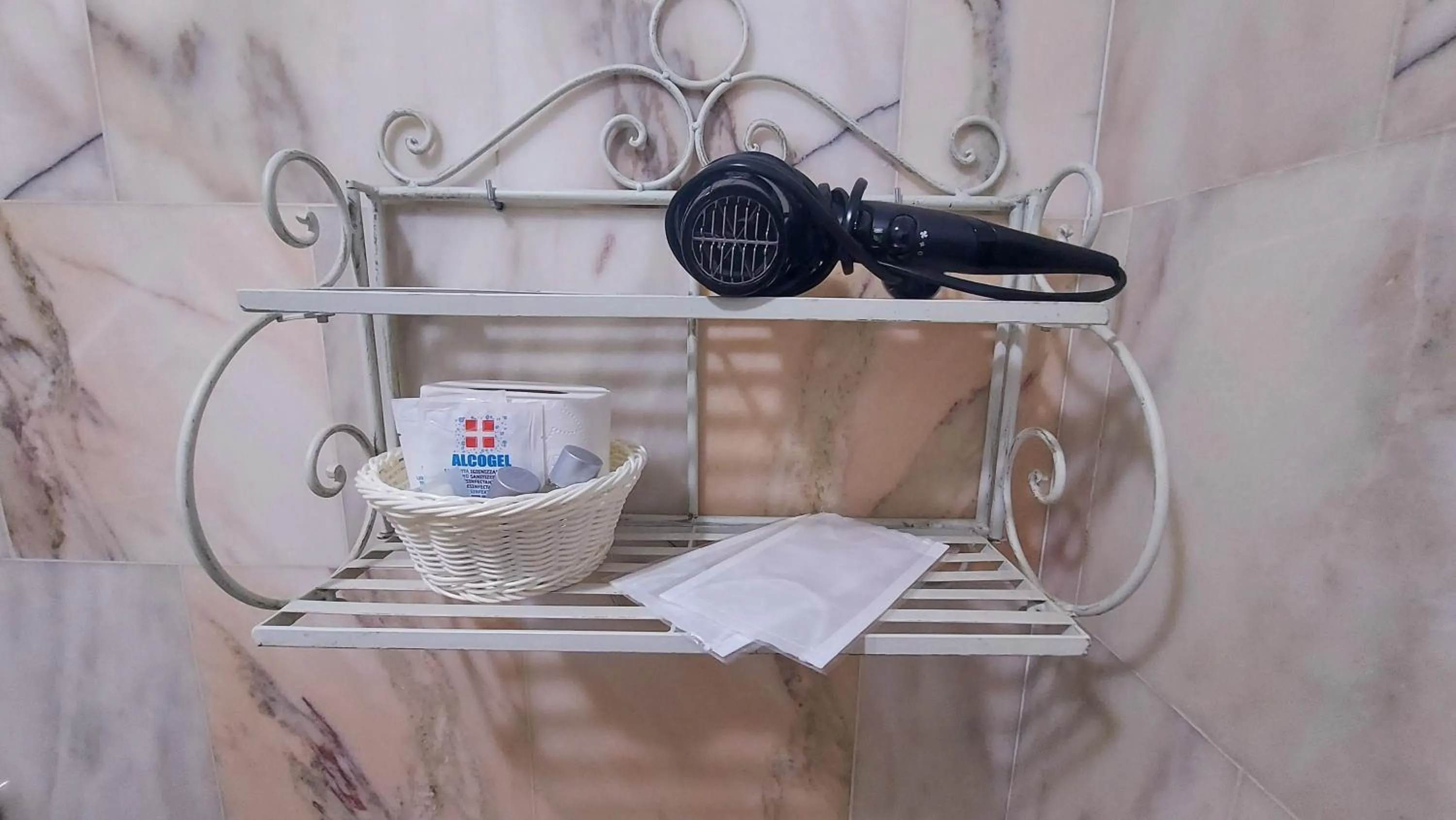 Bathroom in La Locandiera B&B