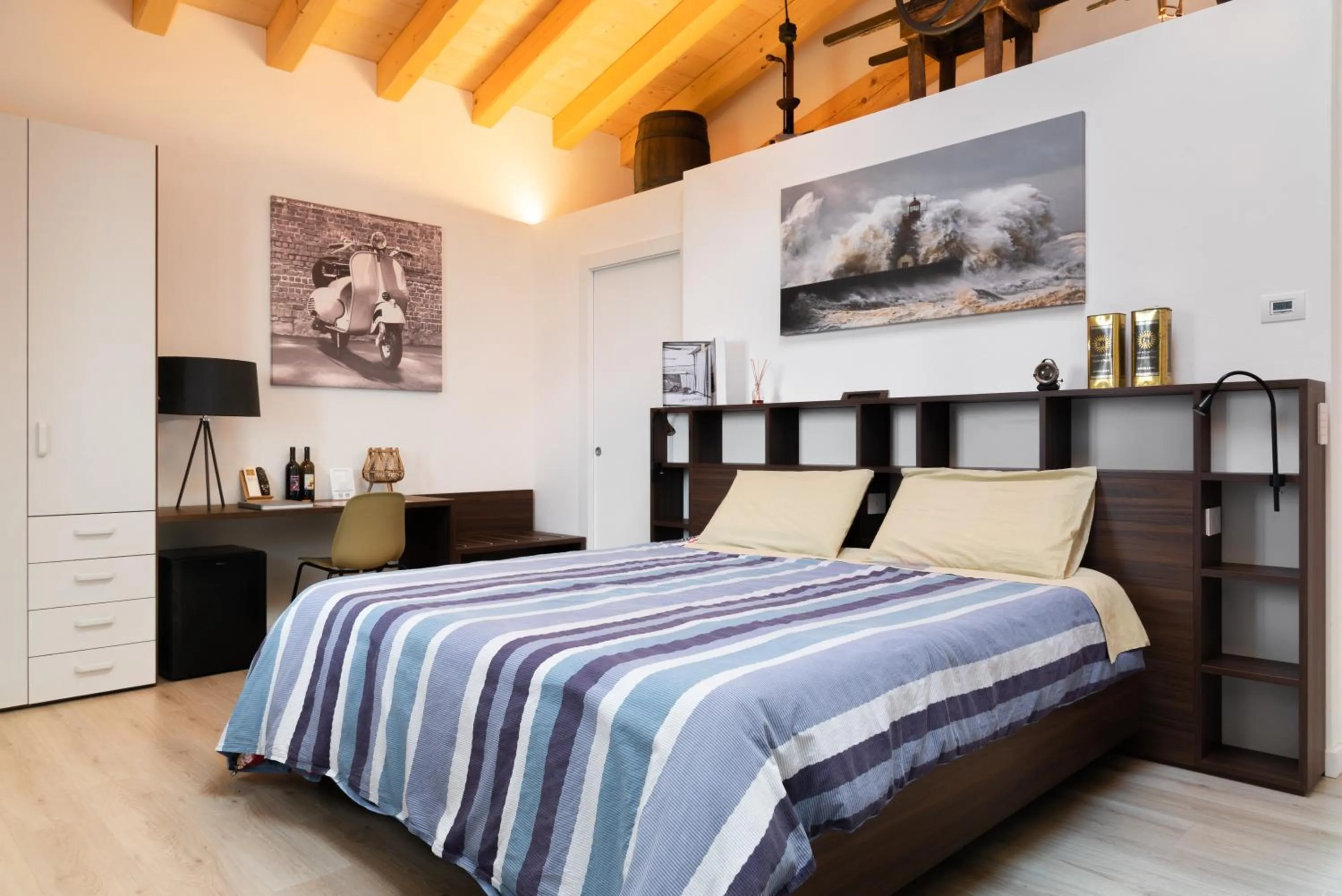 Photo of the whole room, Bed in Relais des Roches