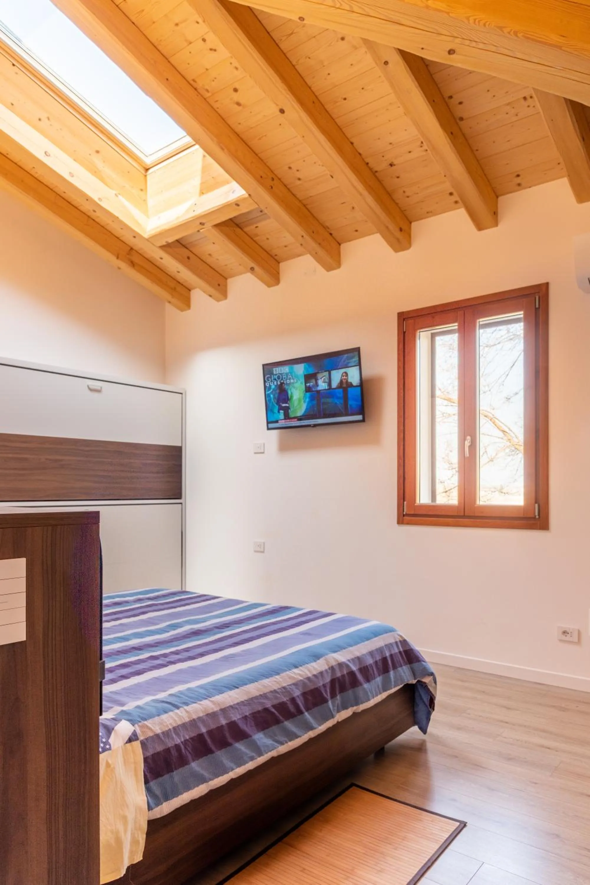 Photo of the whole room, Bed in Relais des Roches