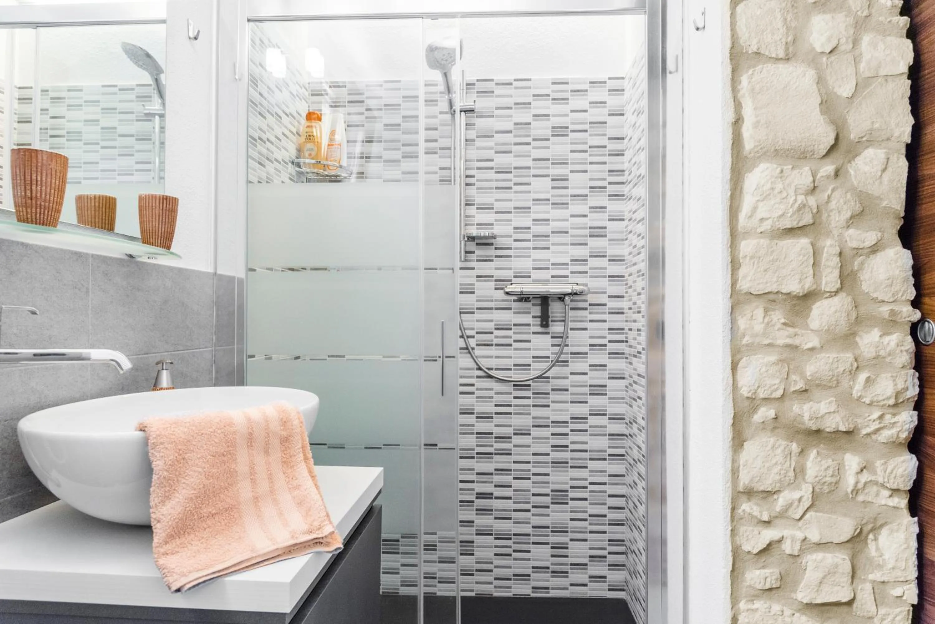 Shower in Relais des Roches