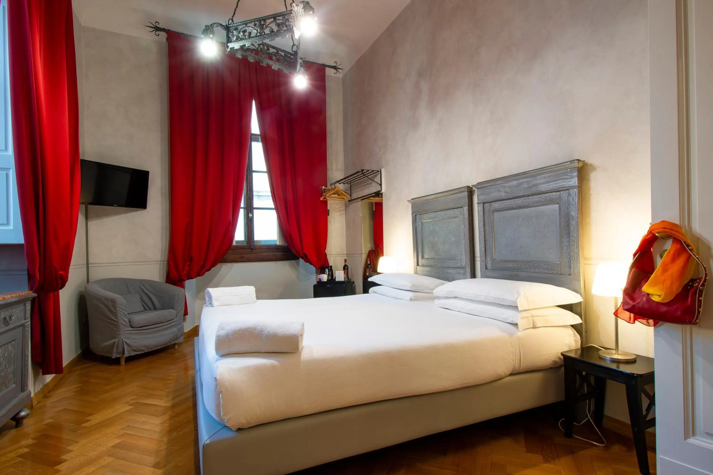 Bedroom, Bed in N4U Guest House Florence