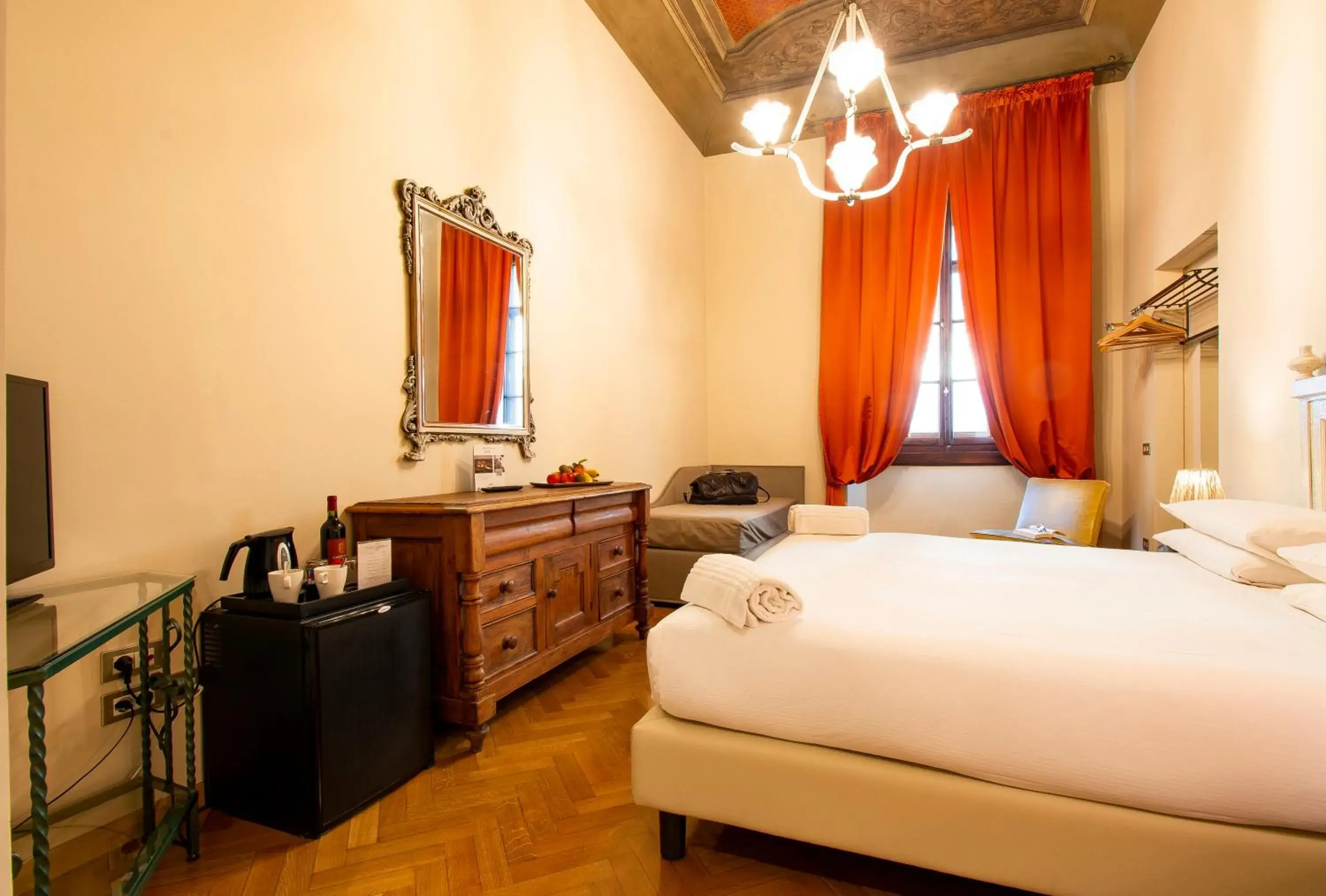 Deluxe Room in N4U Guest House Florence Deluxe Room in N4U Guest House Florence