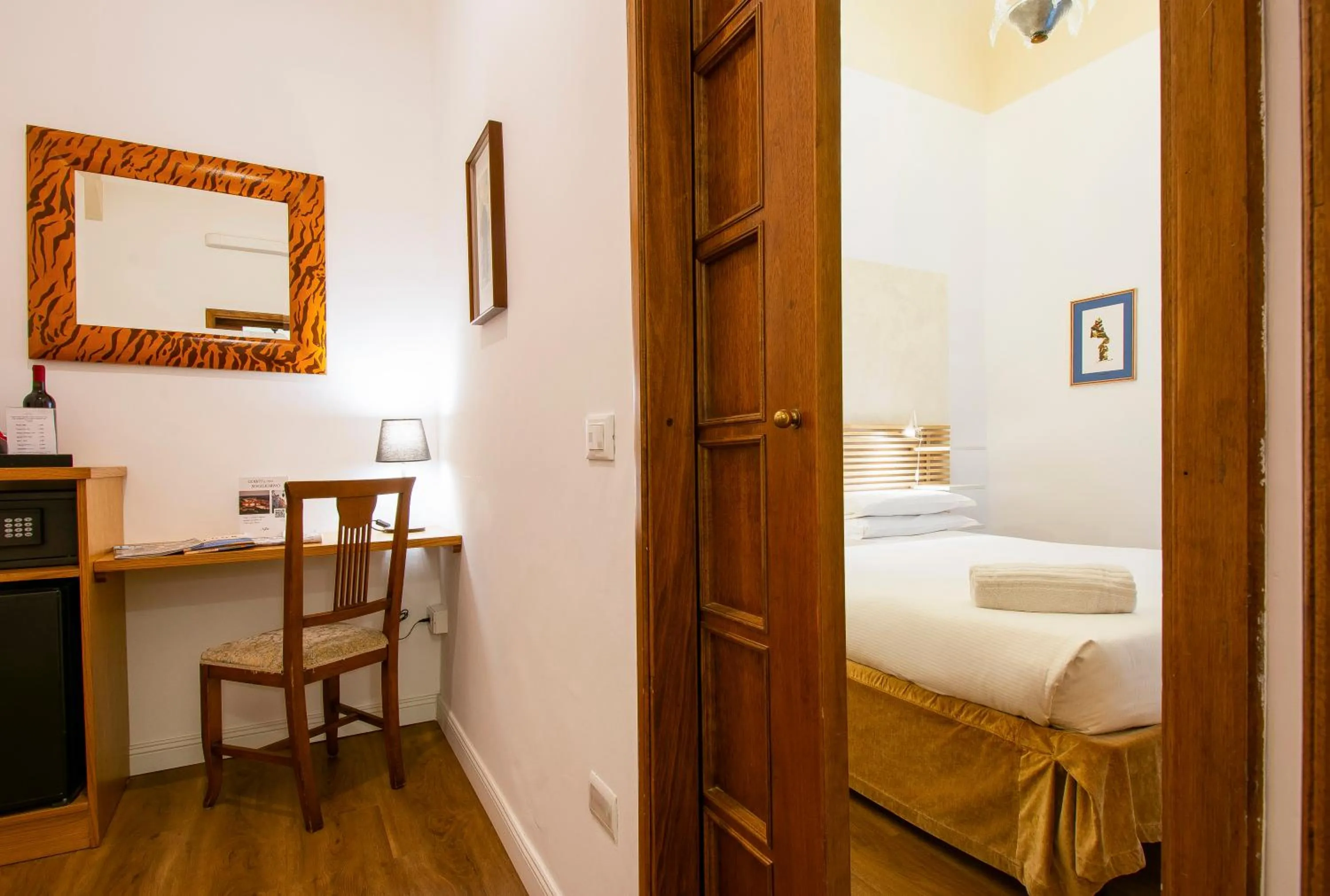 Bedroom, Bed in N4U Guest House Florence