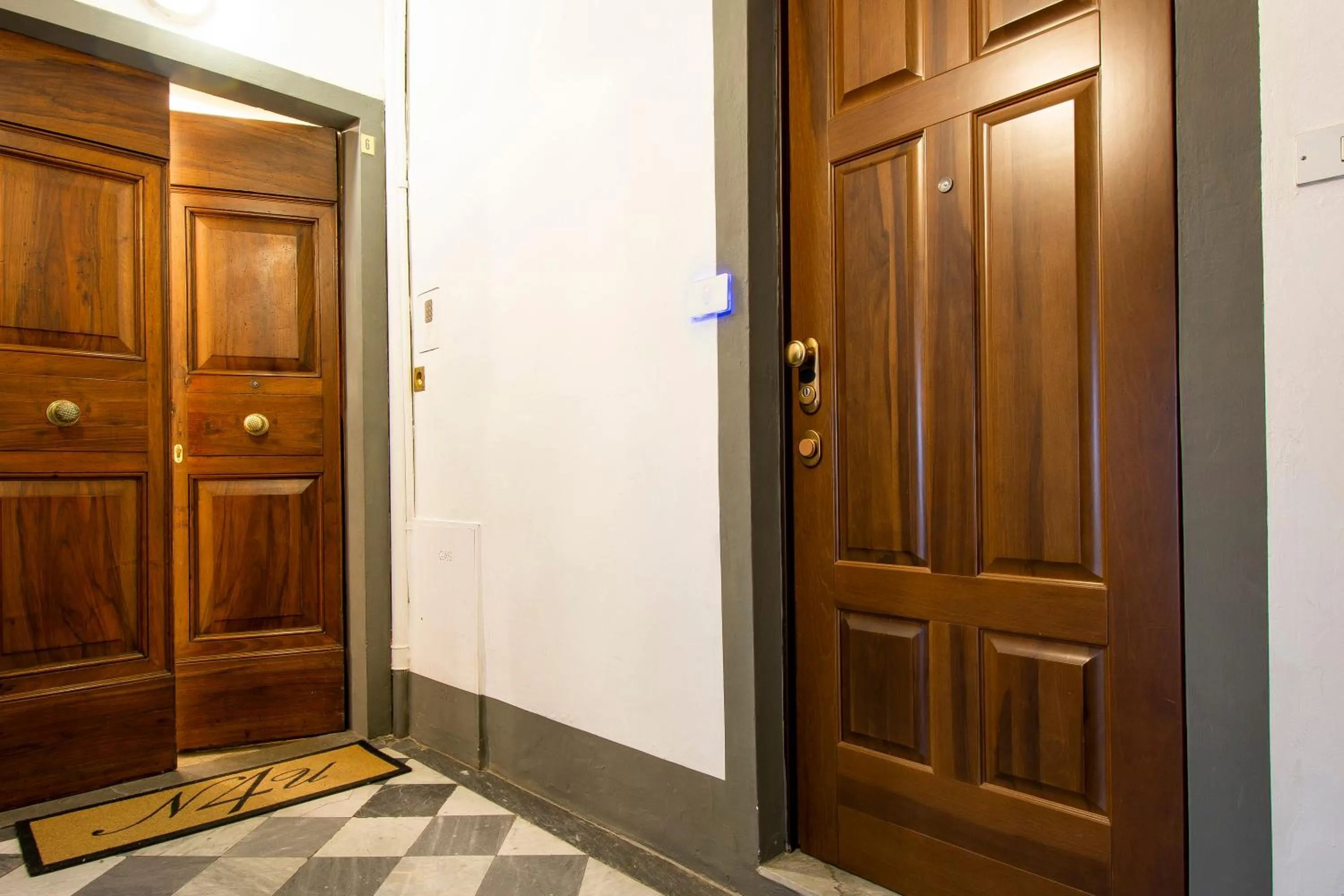 Facade/entrance in N4U Guest House Florence