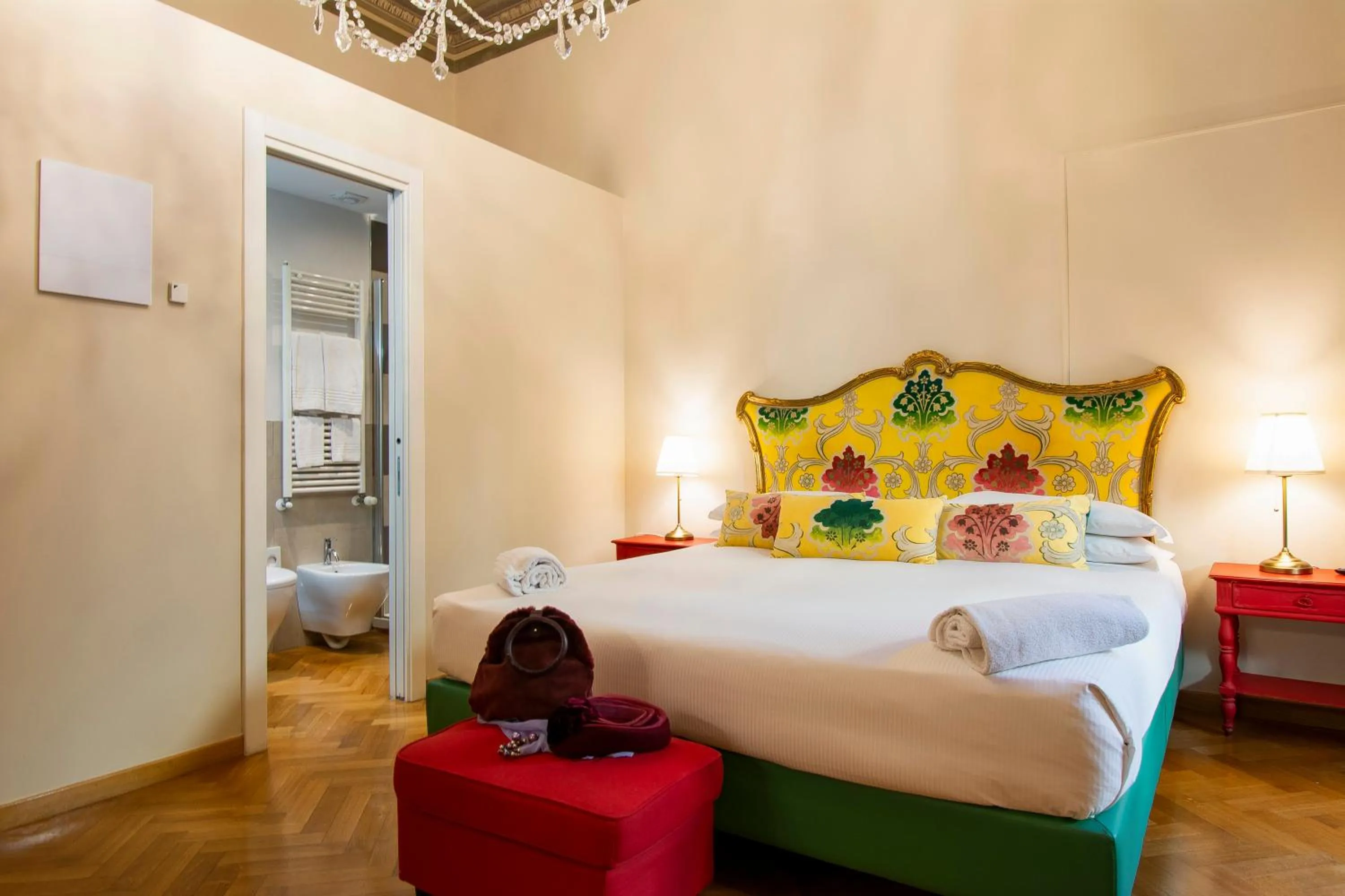 Bedroom, Bed in N4U Guest House Florence