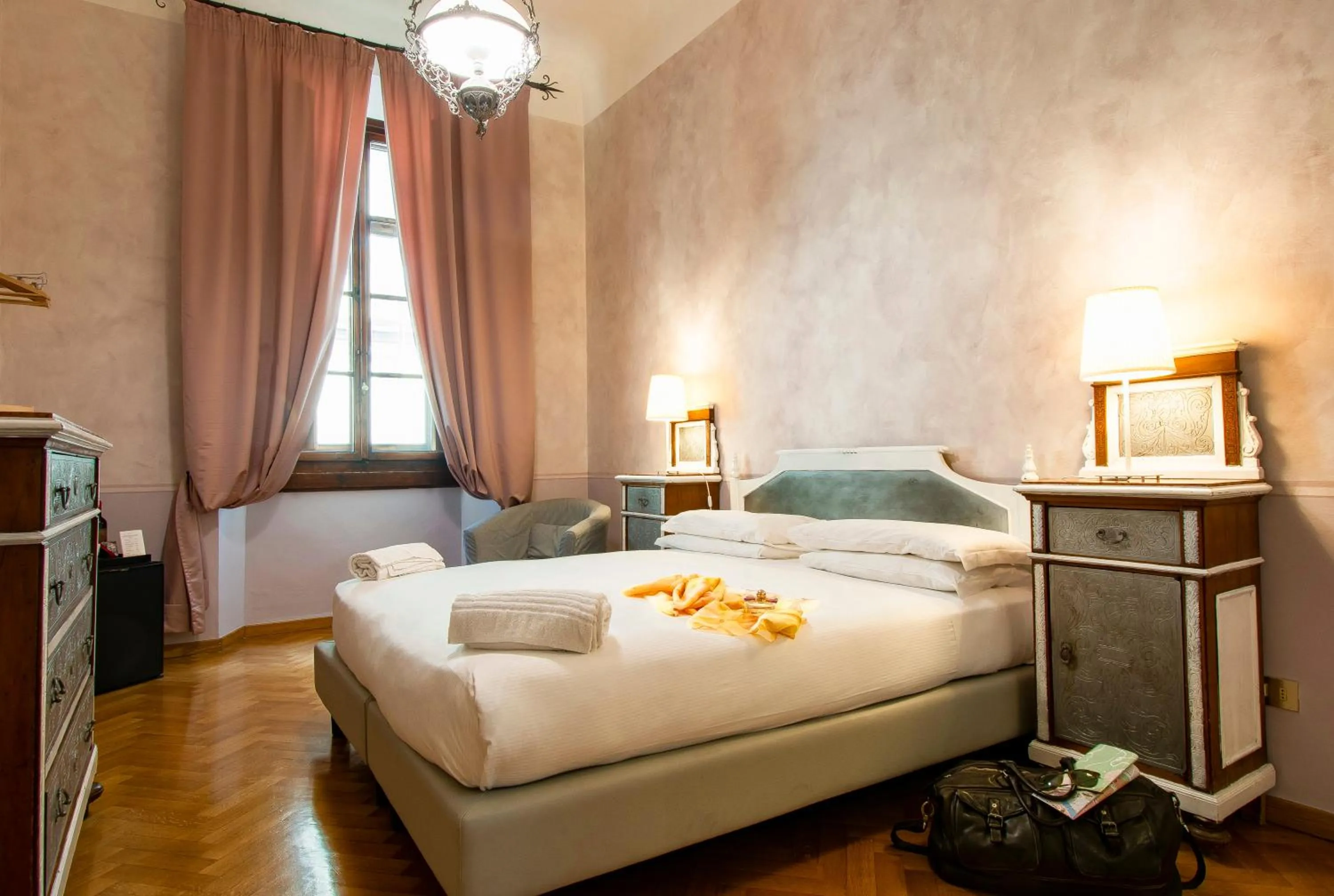 Bed in N4U Guest House Florence