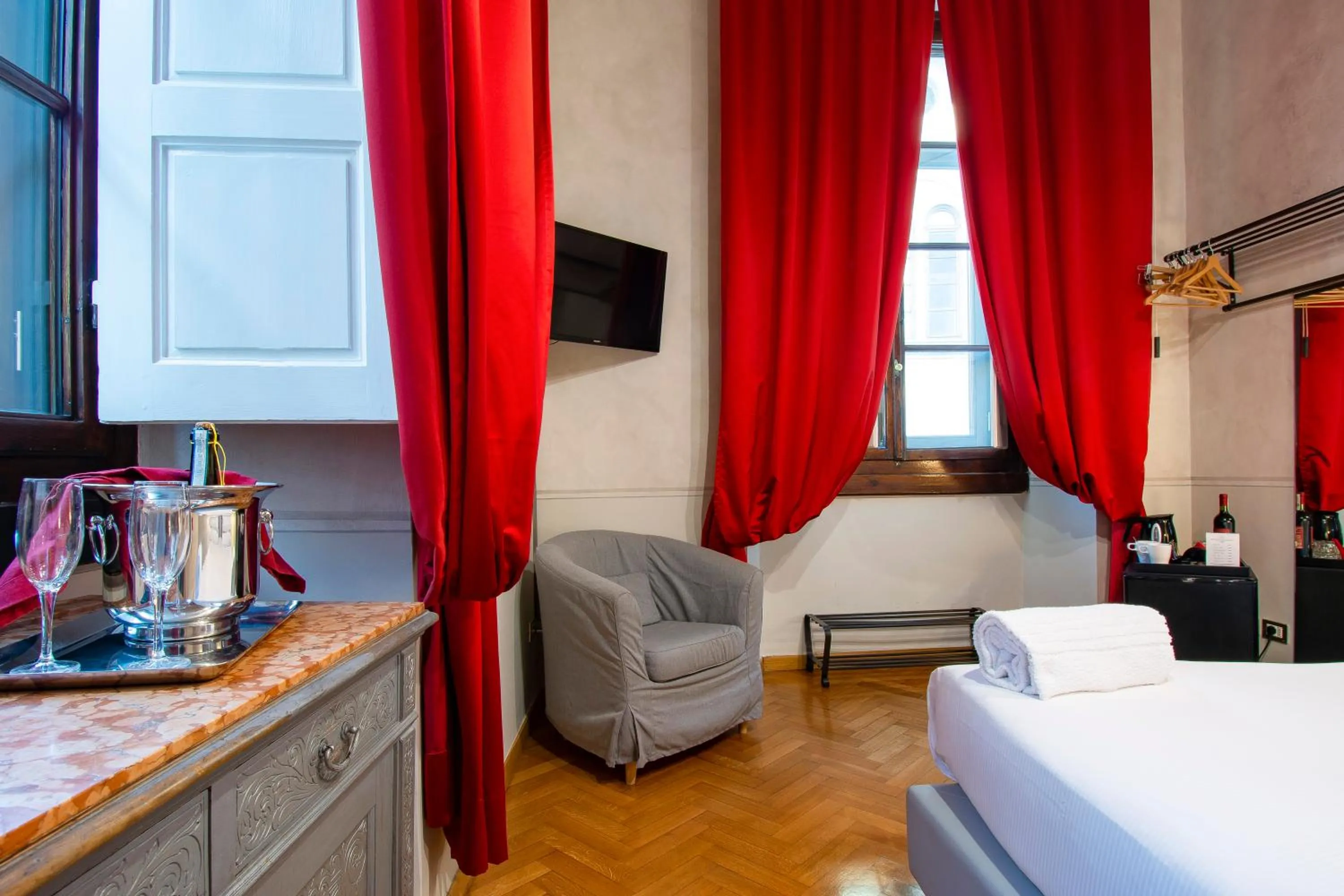 Bedroom, Bed in N4U Guest House Florence