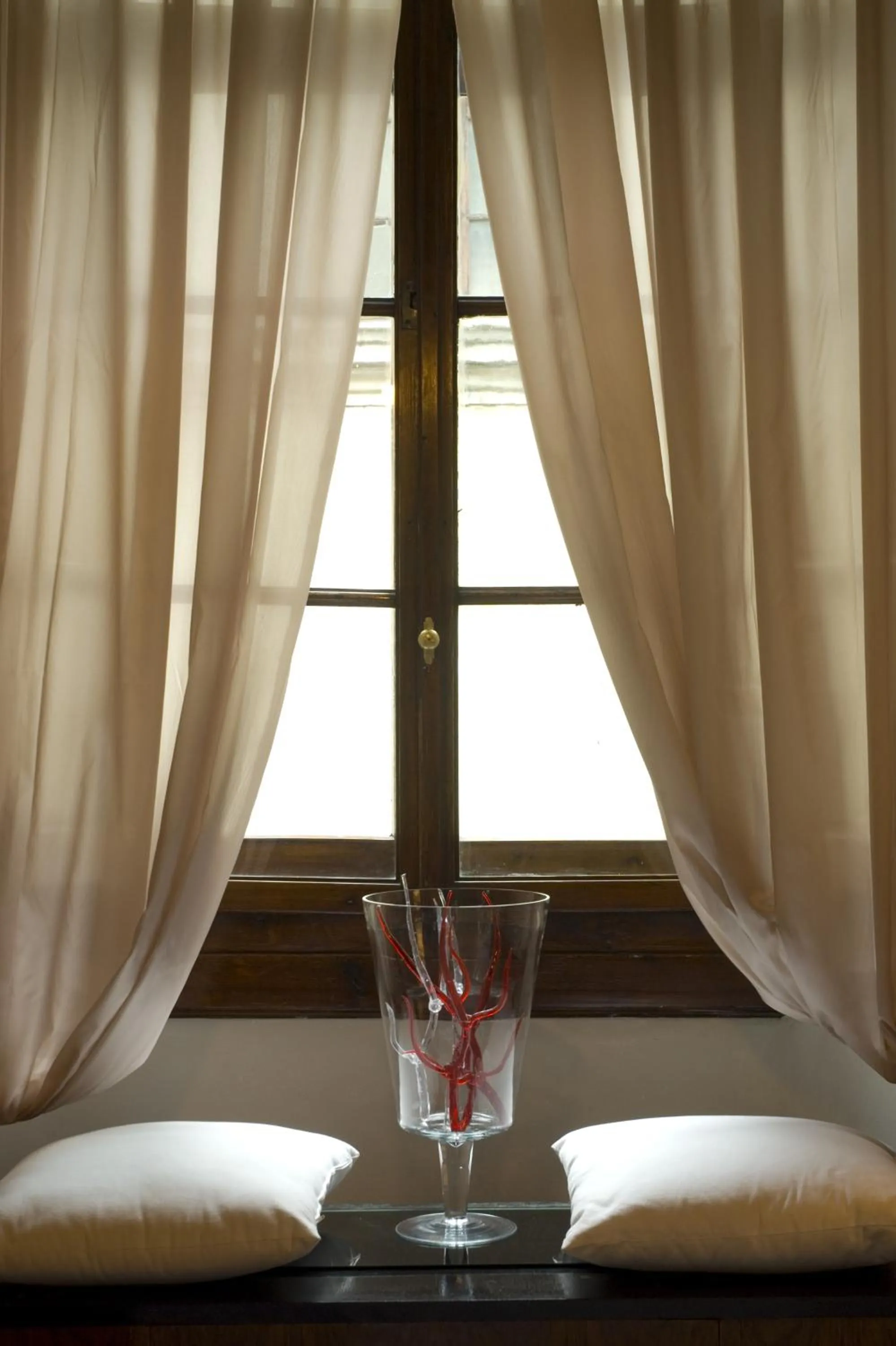 Decorative detail, Bed in N4U Guest House Florence