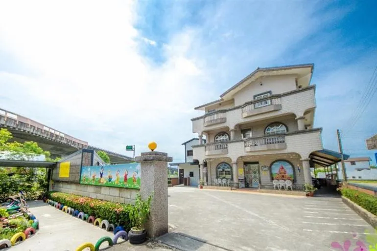 Property building in Sweetheart Homestay