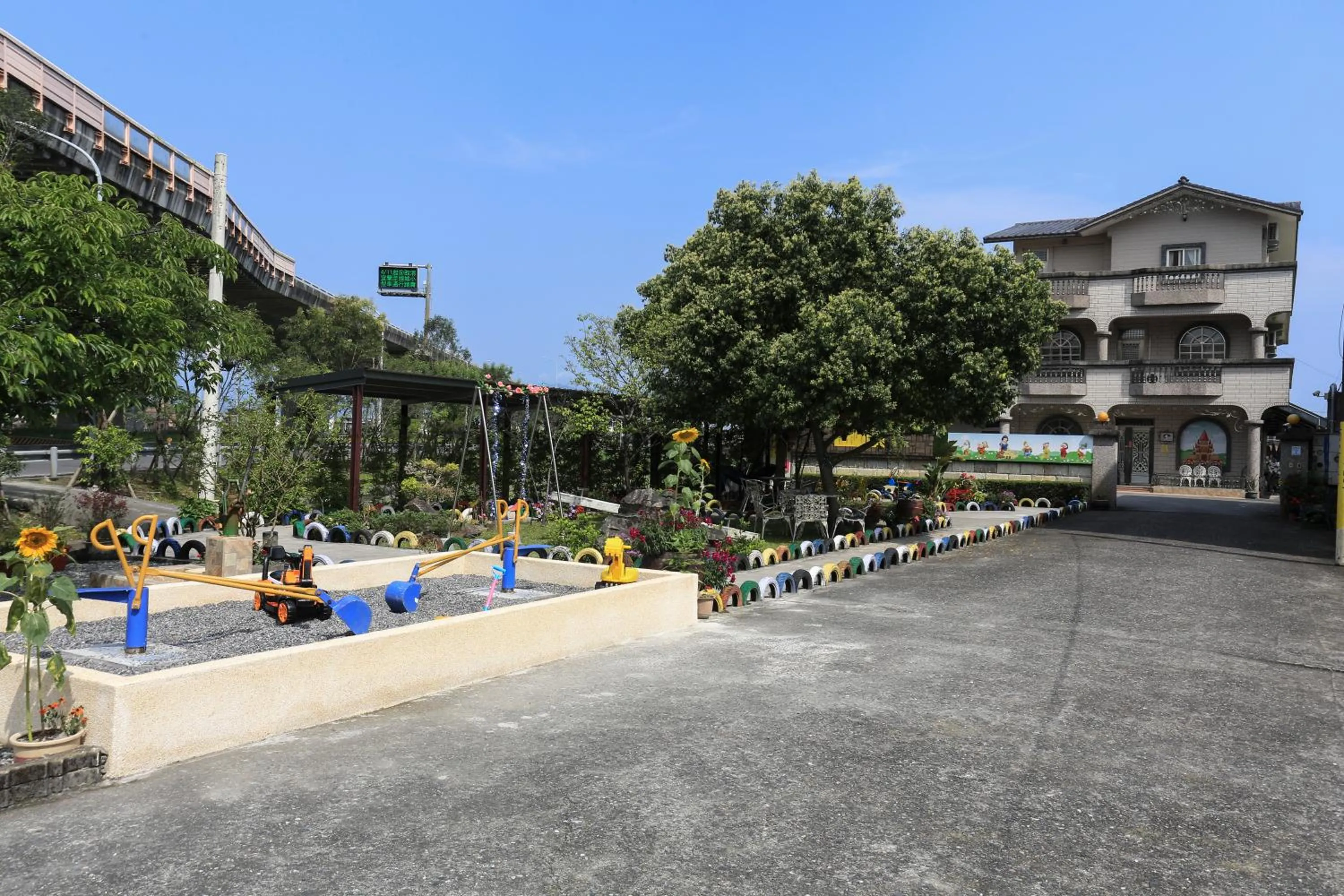 Property building in Sweetheart Homestay