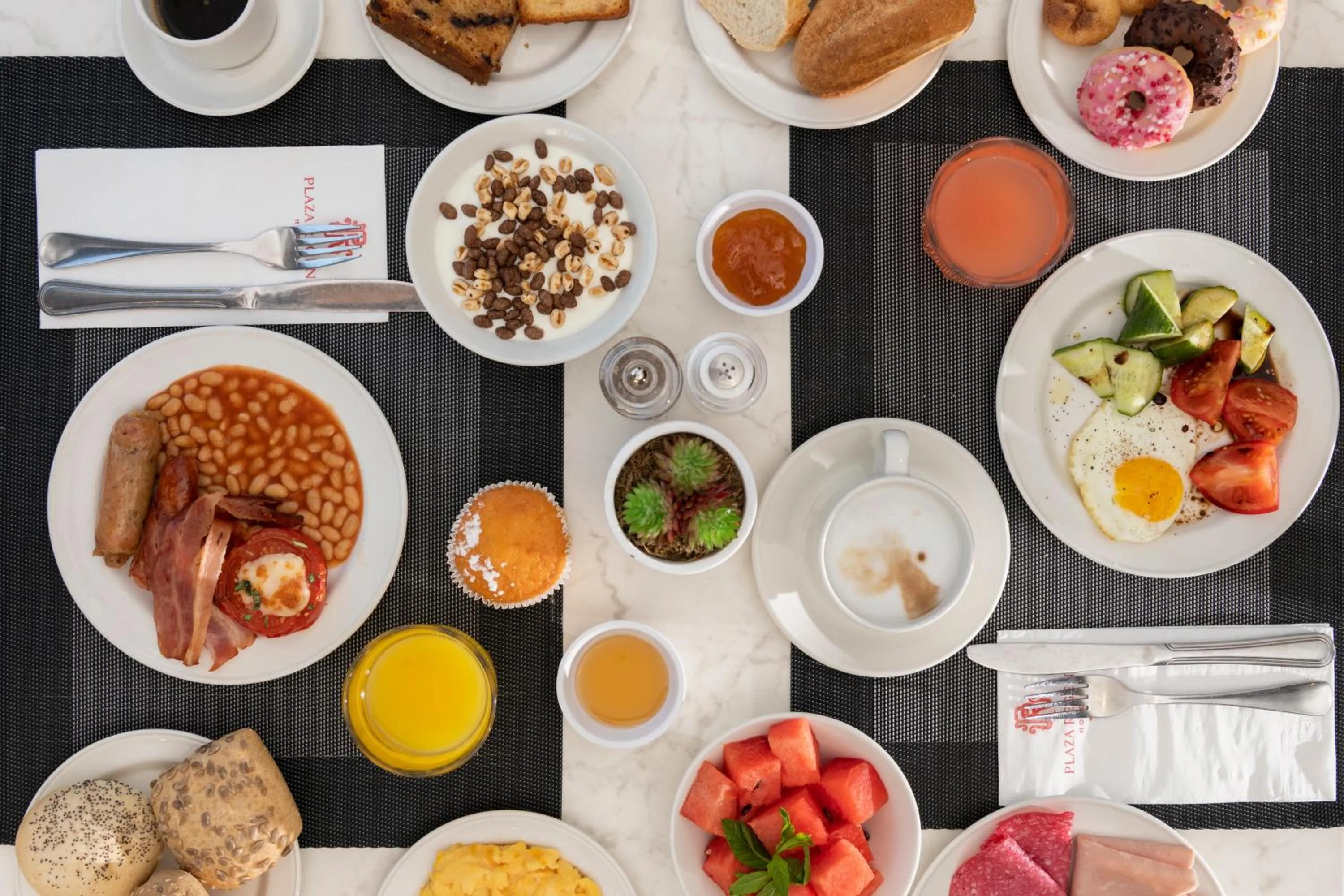 Restaurant/places to eat in Plaza Regency Hotels