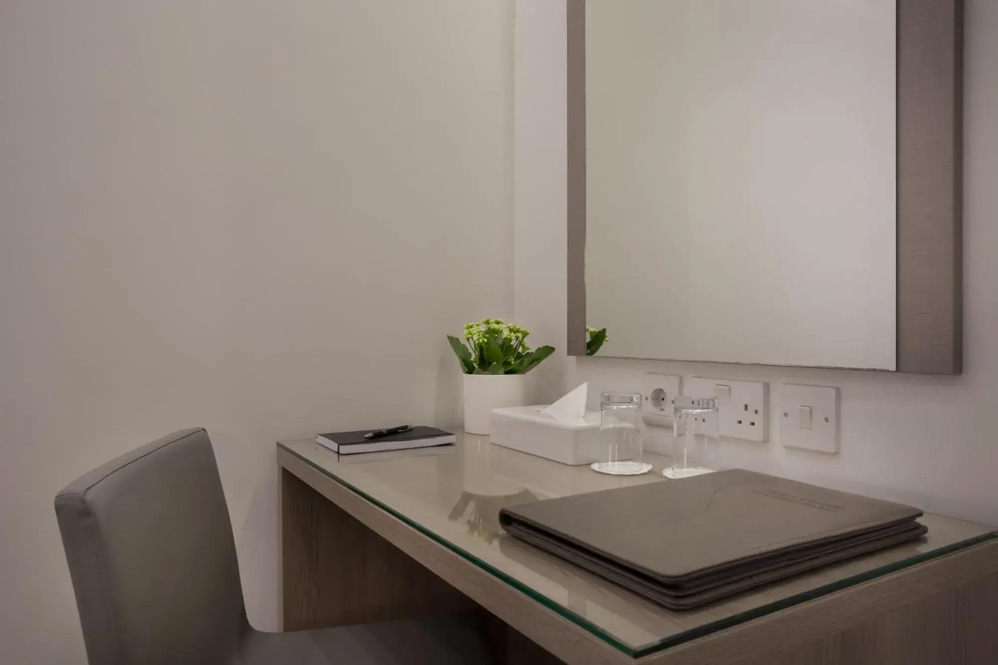 Bedroom in Plaza Regency Hotels Bedroom in Plaza Regency Hotels