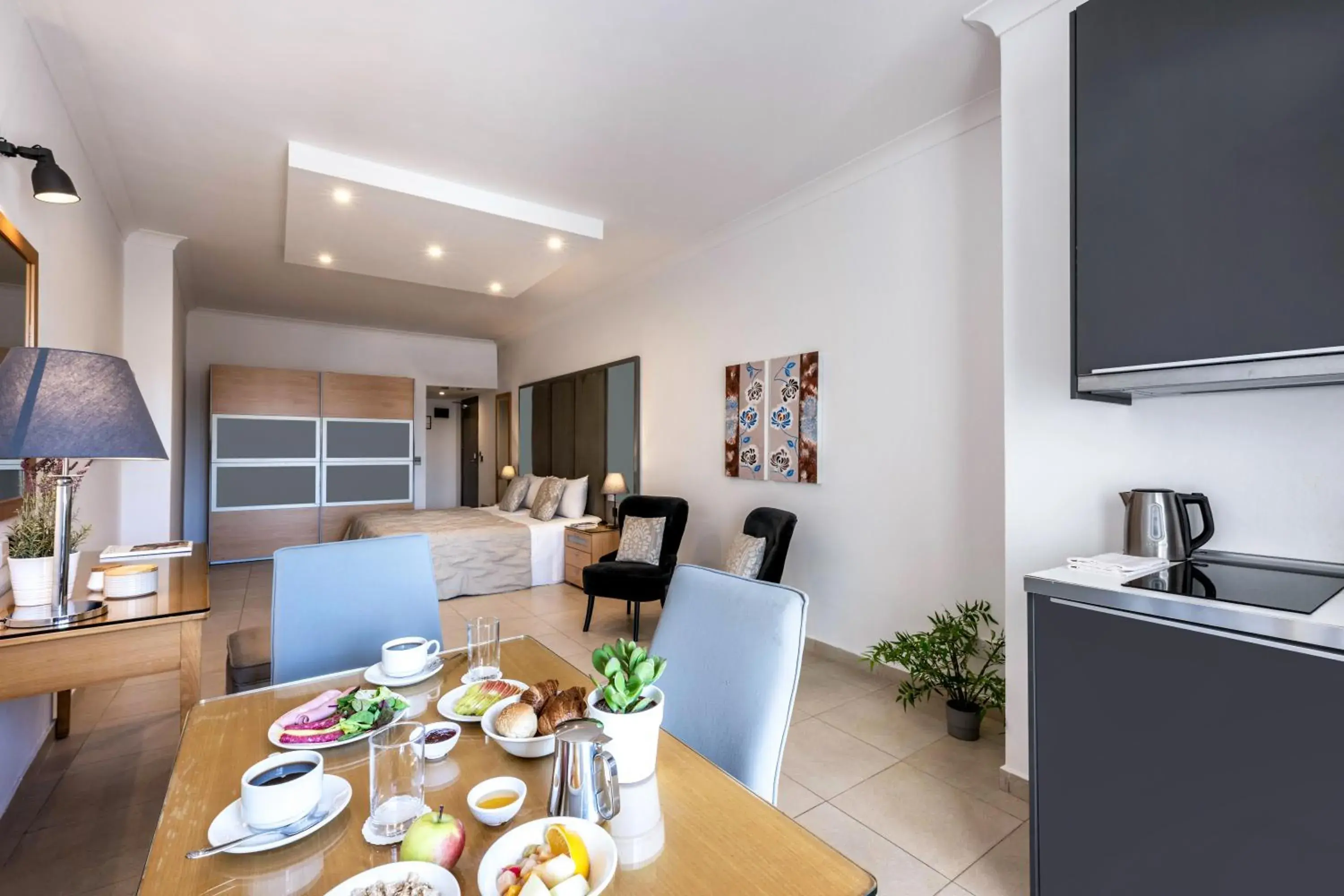 Bedroom in Plaza Regency Hotels Bedroom in Plaza Regency Hotels