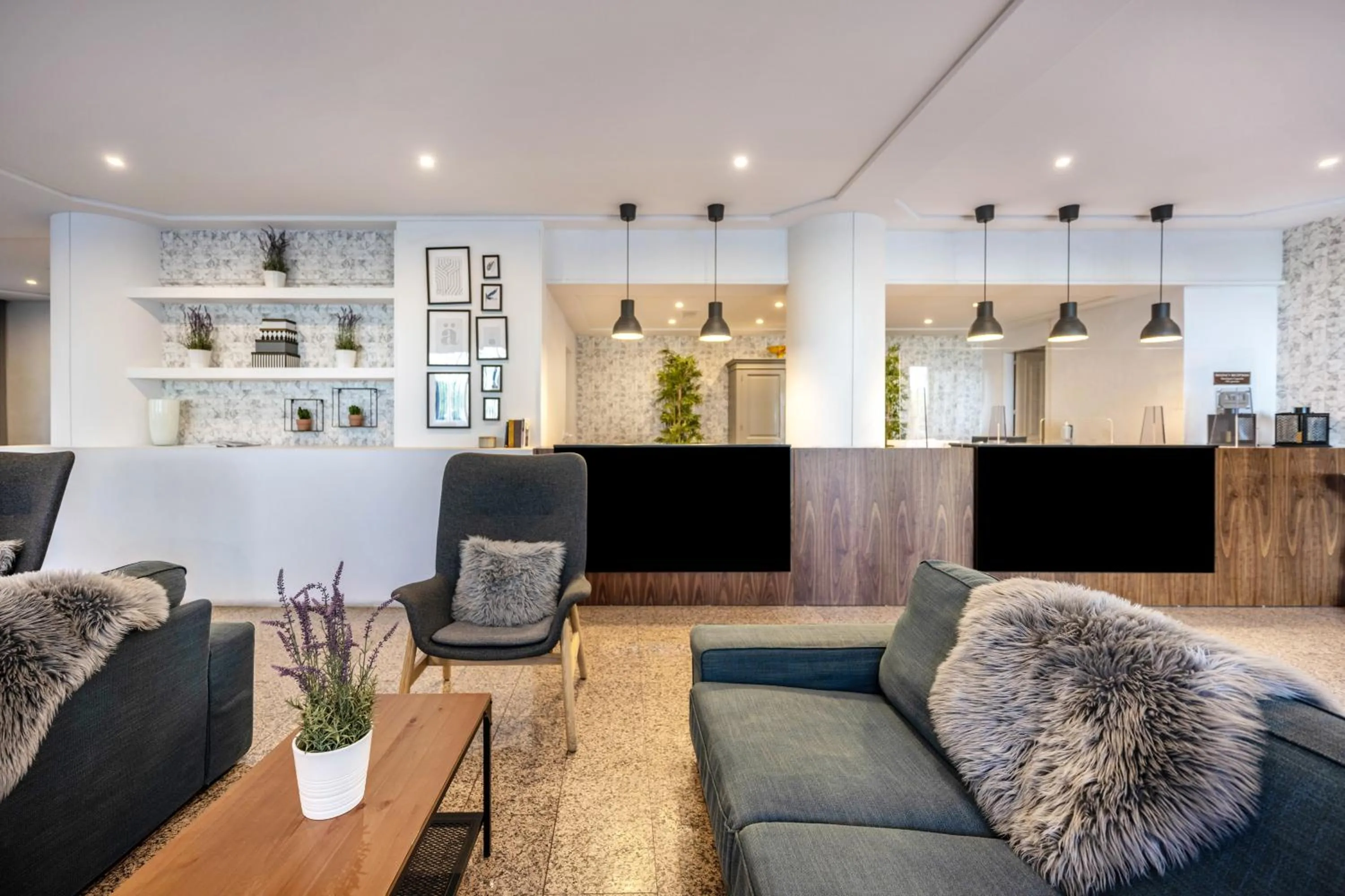 Lobby or reception in Plaza Regency Hotels