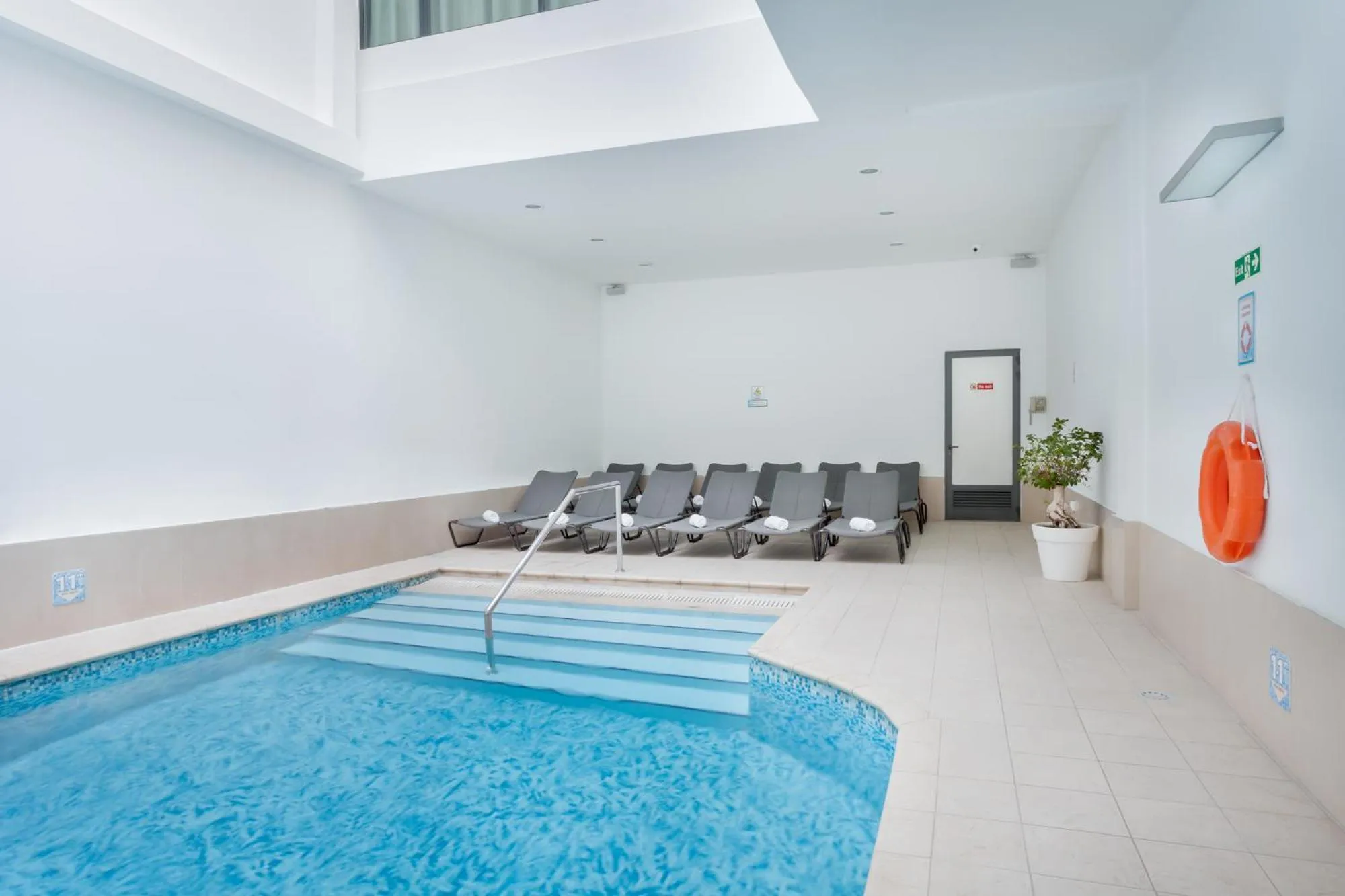 Swimming pool in Plaza Regency Hotels