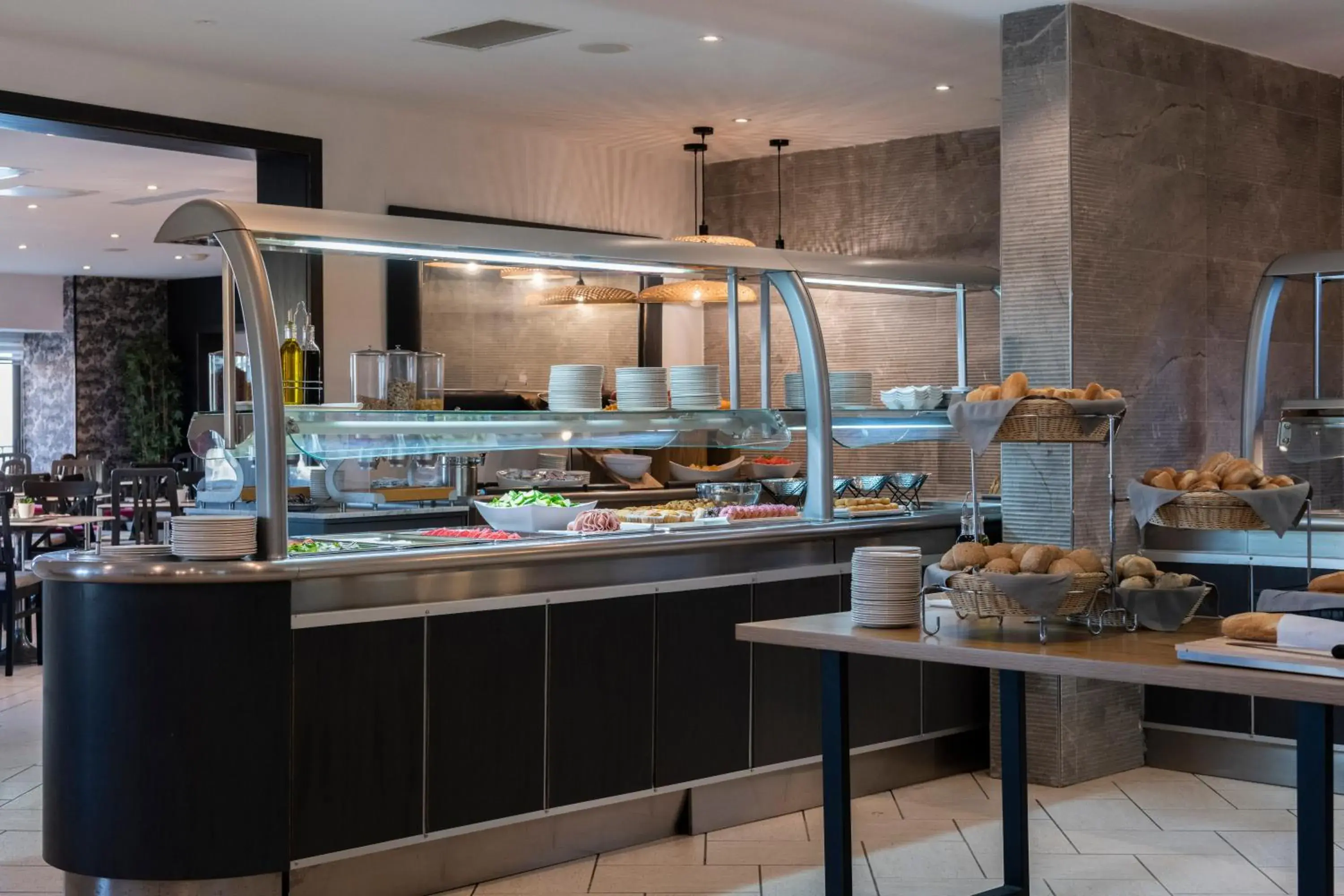 Restaurant/places to eat in Plaza Regency Hotels Restaurant/places to eat in Plaza Regency Hotels